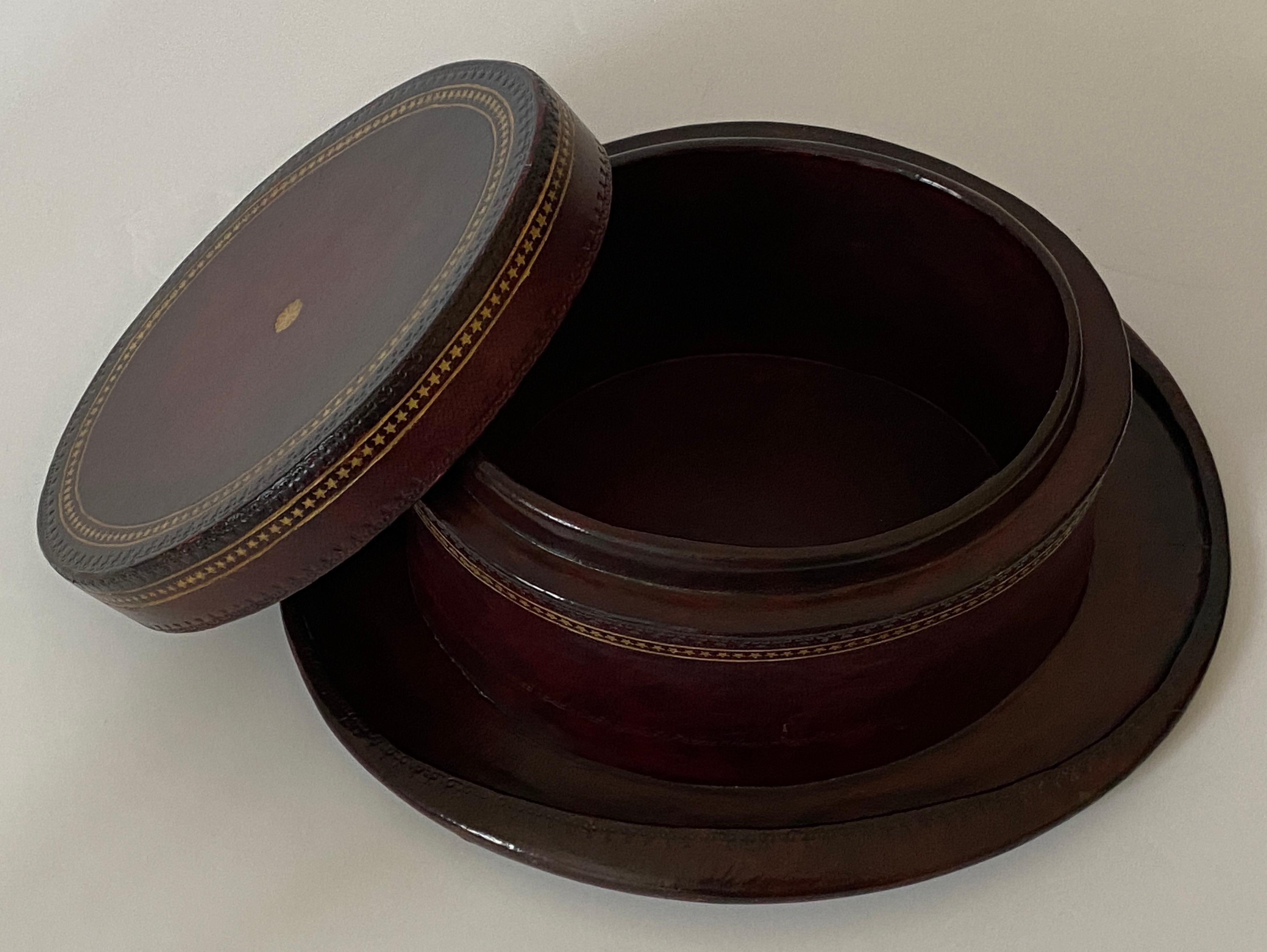 Maitland Smith Leather Covered Hat-Form Box In Good Condition For Sale In West Palm Beach, FL