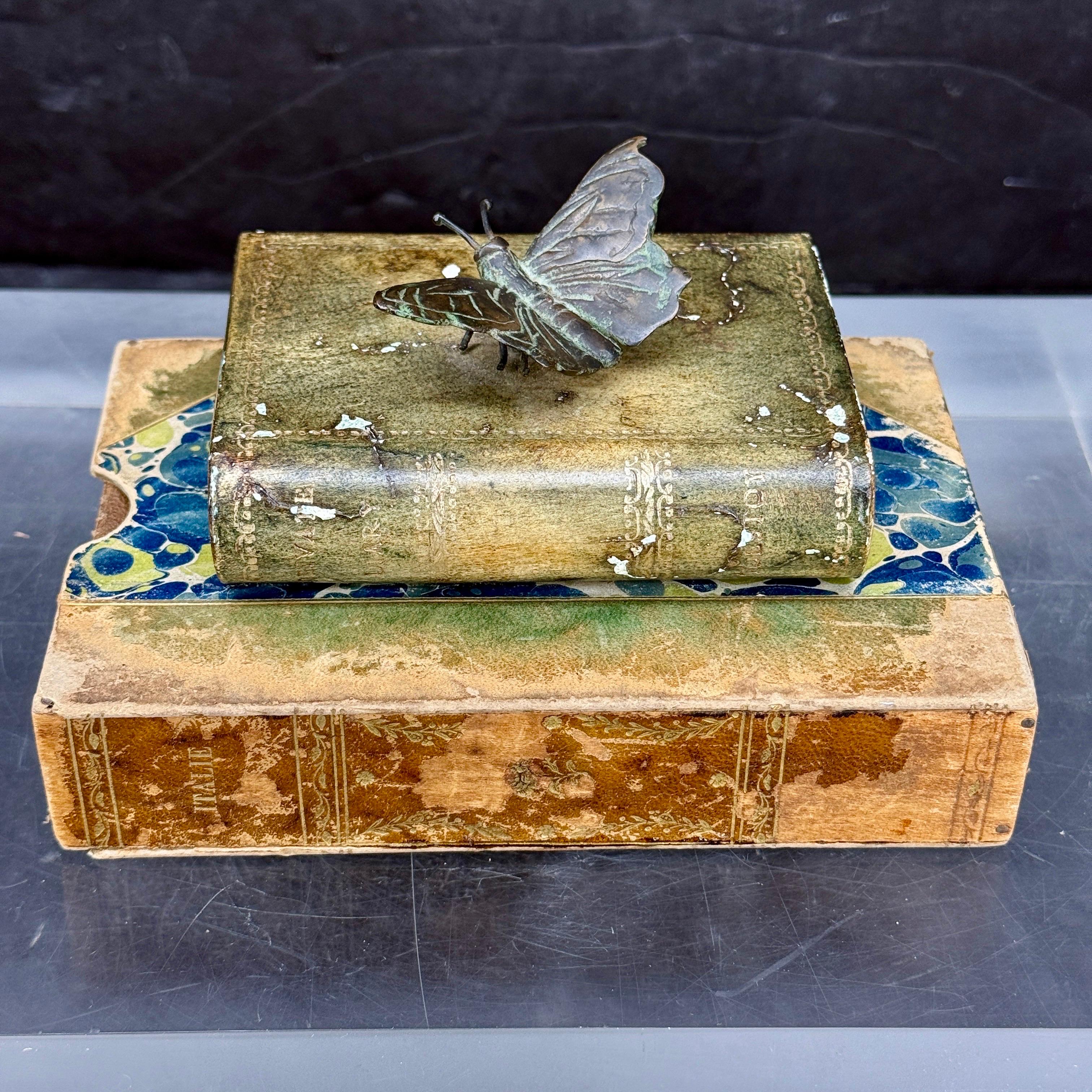 Maitland Smith, libro da scrivania in pelle, fermacarte in bronzo con farfalla in vendita 6