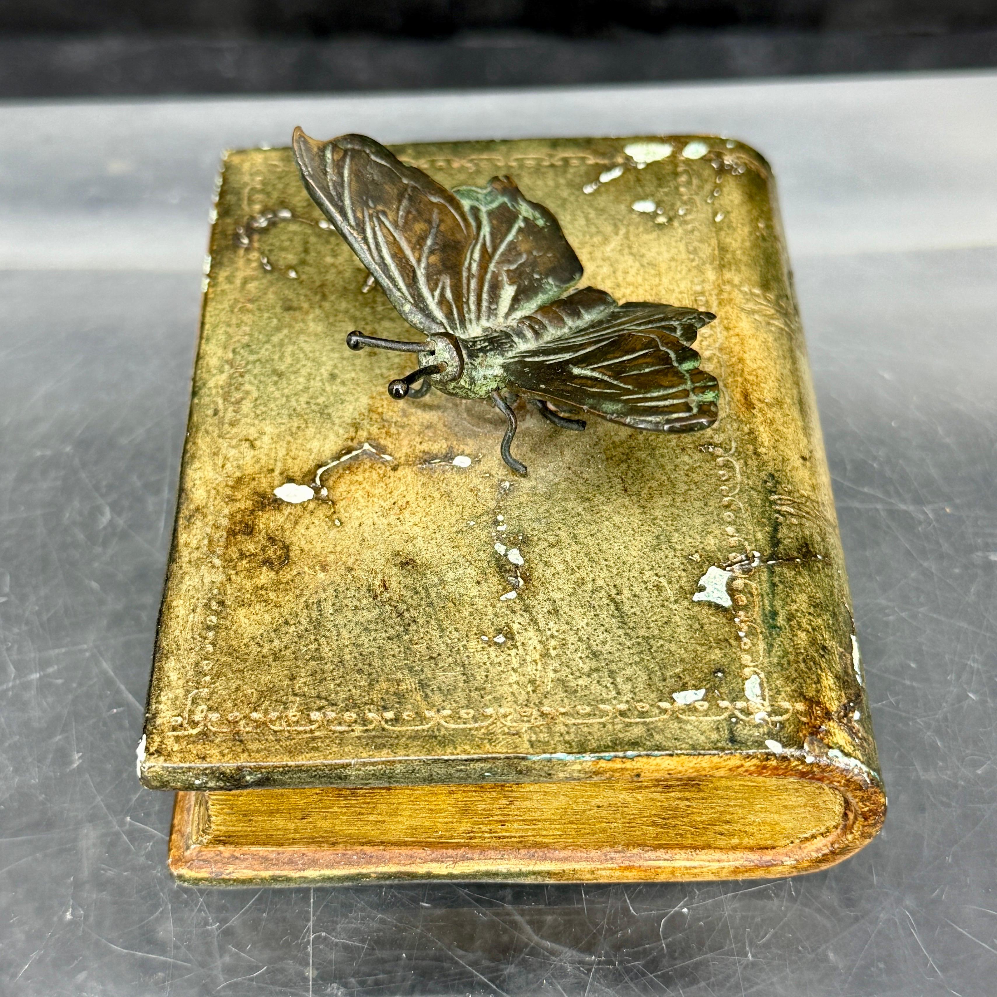 Bronzo Maitland Smith, libro da scrivania in pelle, fermacarte in bronzo con farfalla in vendita