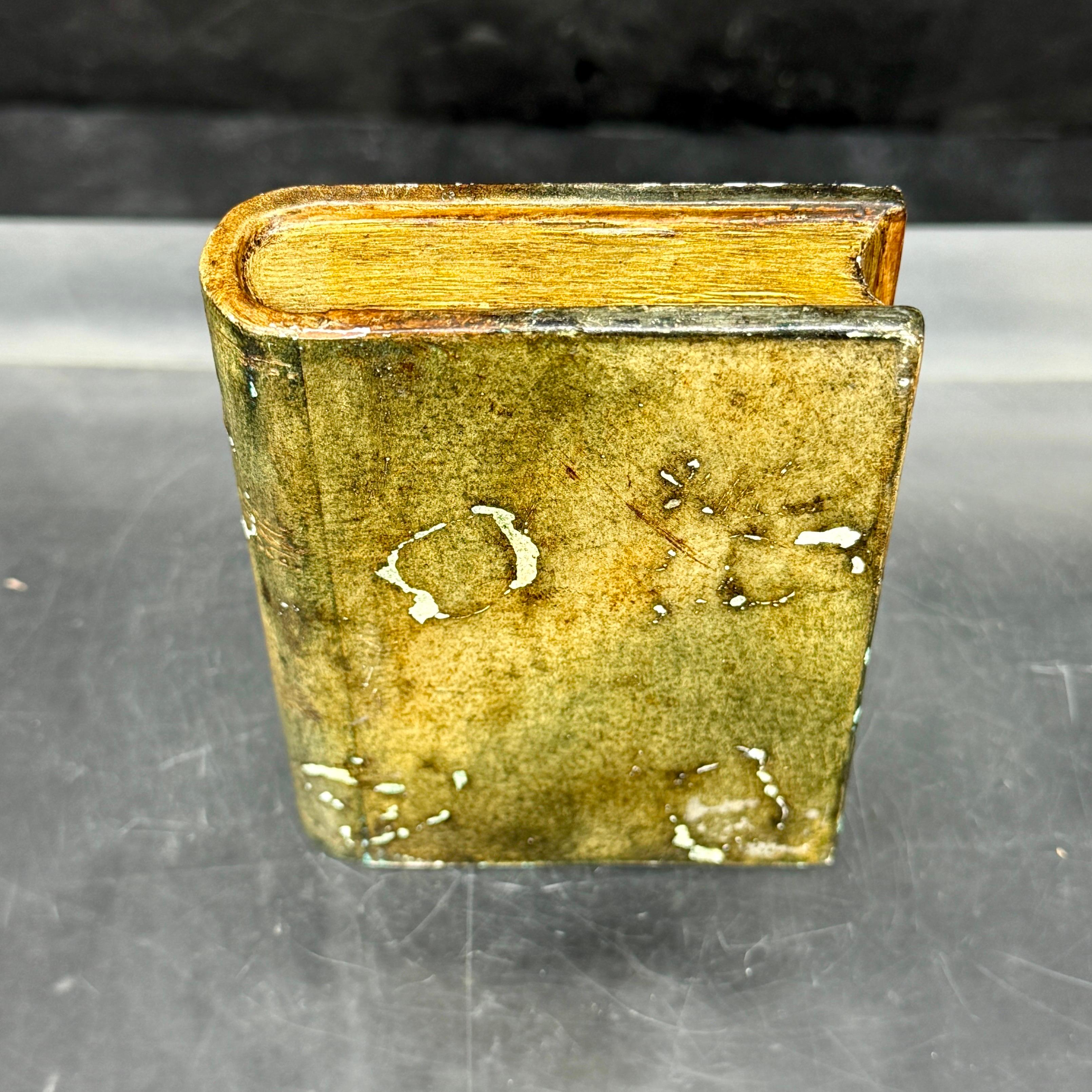 Maitland Smith, libro da scrivania in pelle, fermacarte in bronzo con farfalla in vendita 1