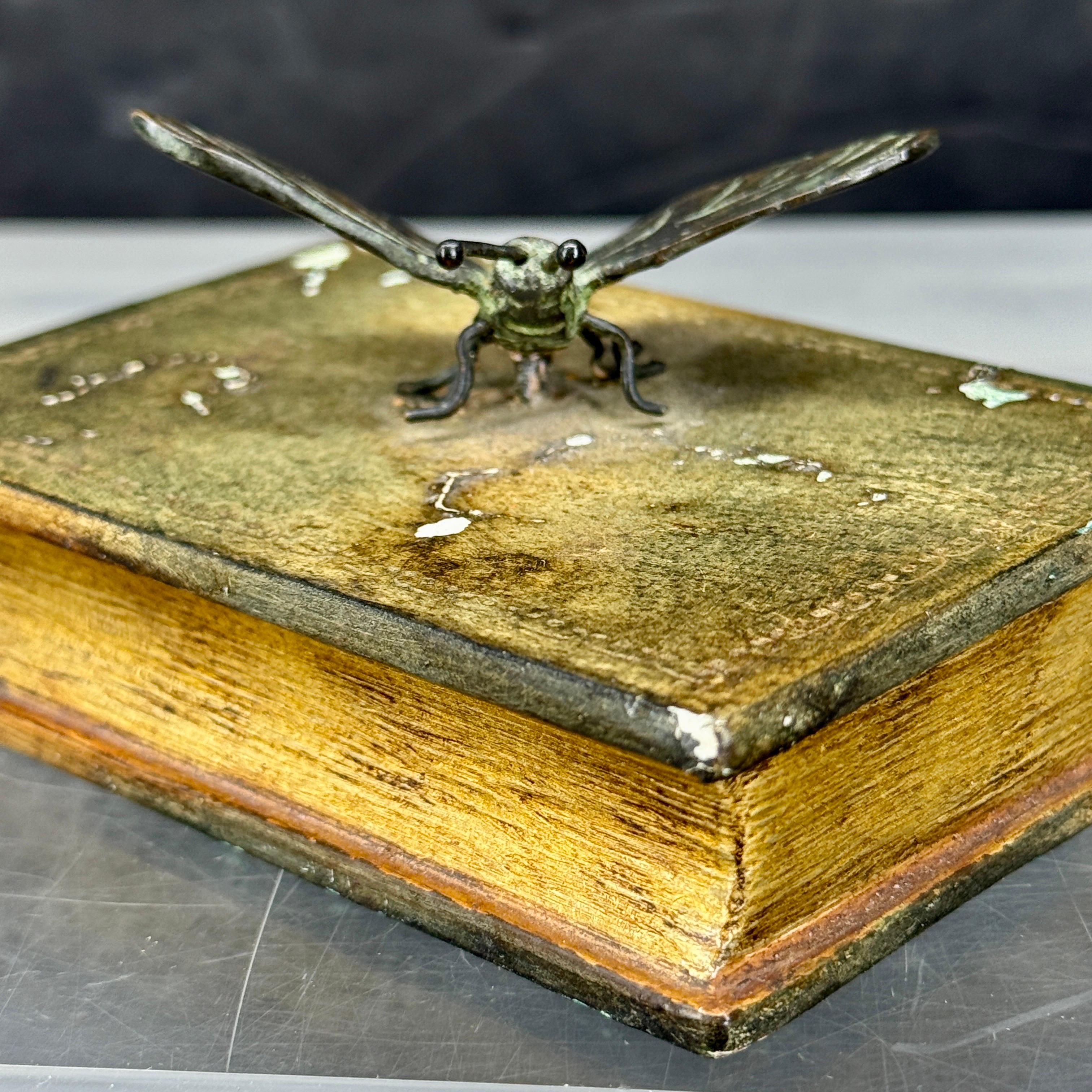 Maitland Smith, libro da scrivania in pelle, fermacarte in bronzo con farfalla in vendita 2