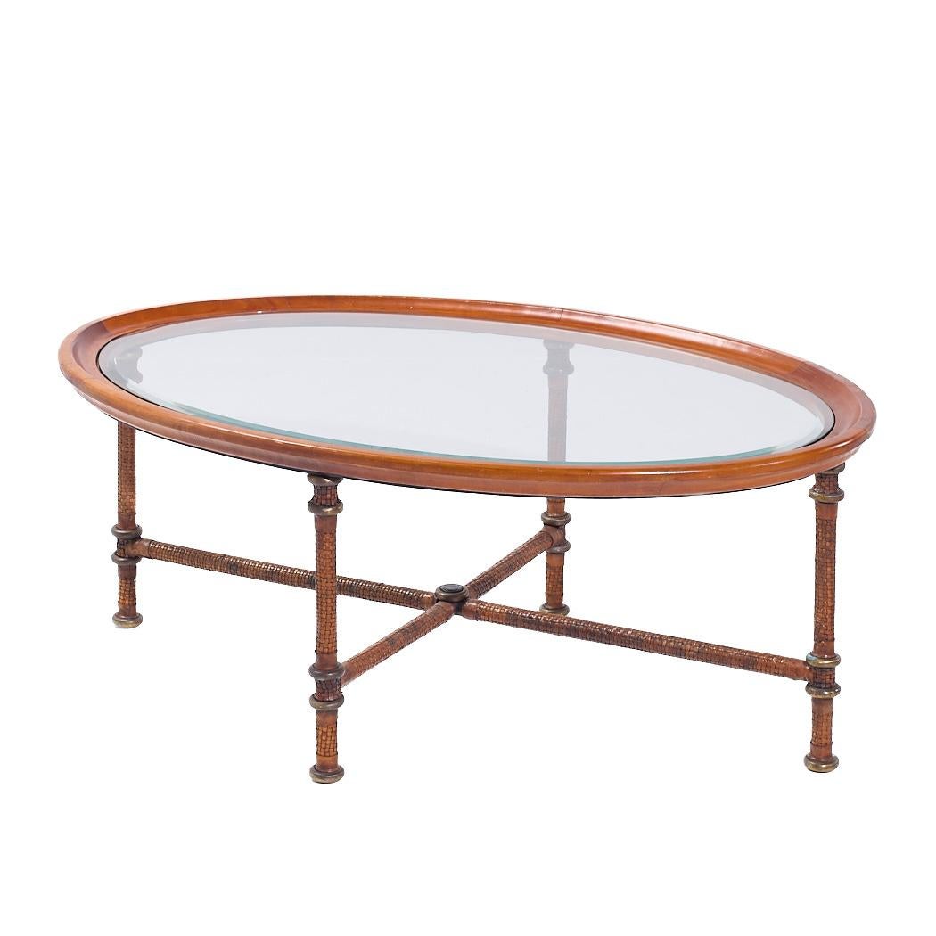 Moderne Table basse ovale en cuir, verre et acajou Maitland Smith en vente
