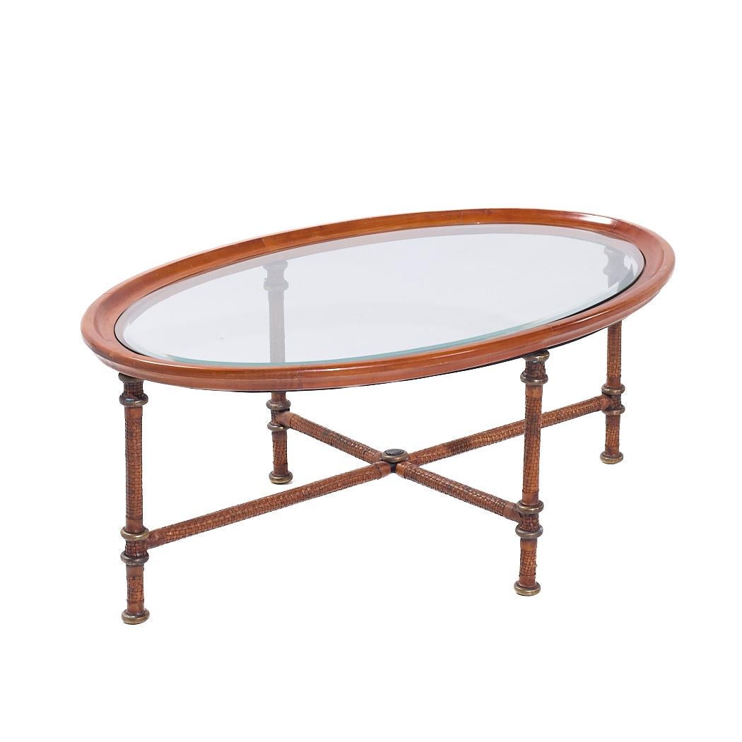 Américain Table basse ovale en cuir, verre et acajou Maitland Smith en vente