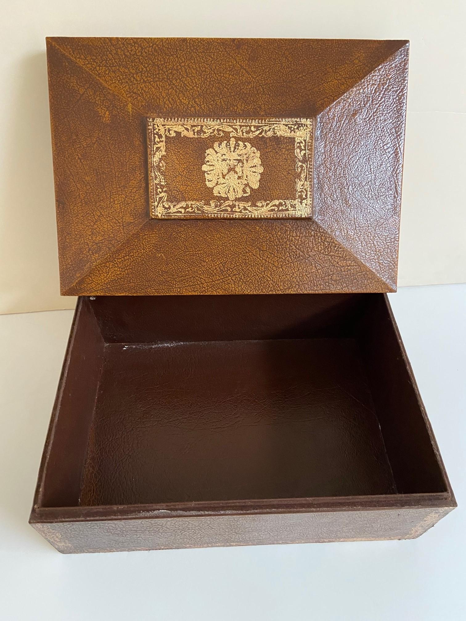 Philippin Boîte à bijoux Maitland Smith en cuir avec couvercle à couvercle en vente