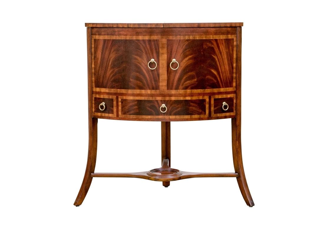 Smith & Smith Lift-Top Corner Cabinet/ Bar en vente 5