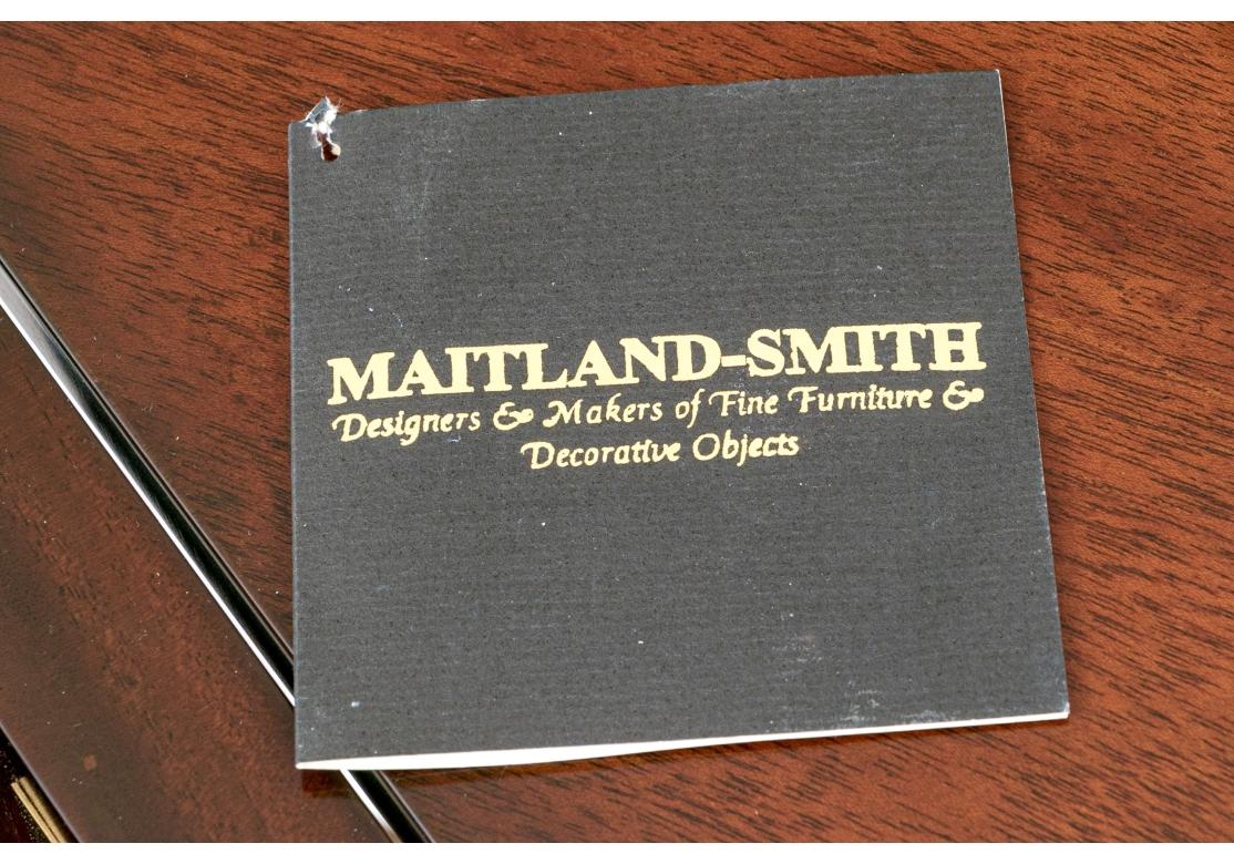 Laiton Smith & Smith Lift-Top Corner Cabinet/ Bar en vente