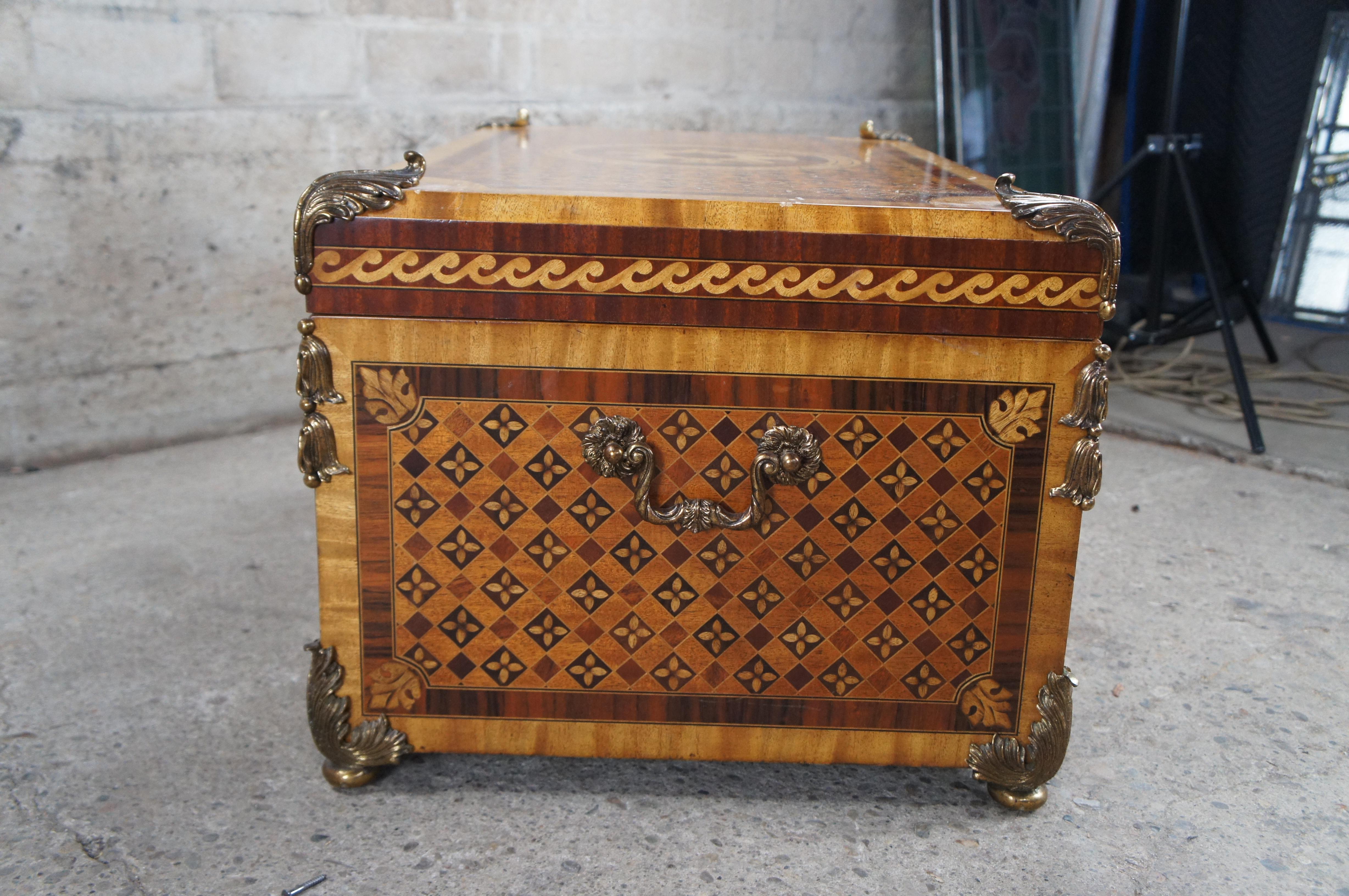 Maitland Smith Louis XVI avec marqueterie d'acajou Coffret Trunk Box 32
