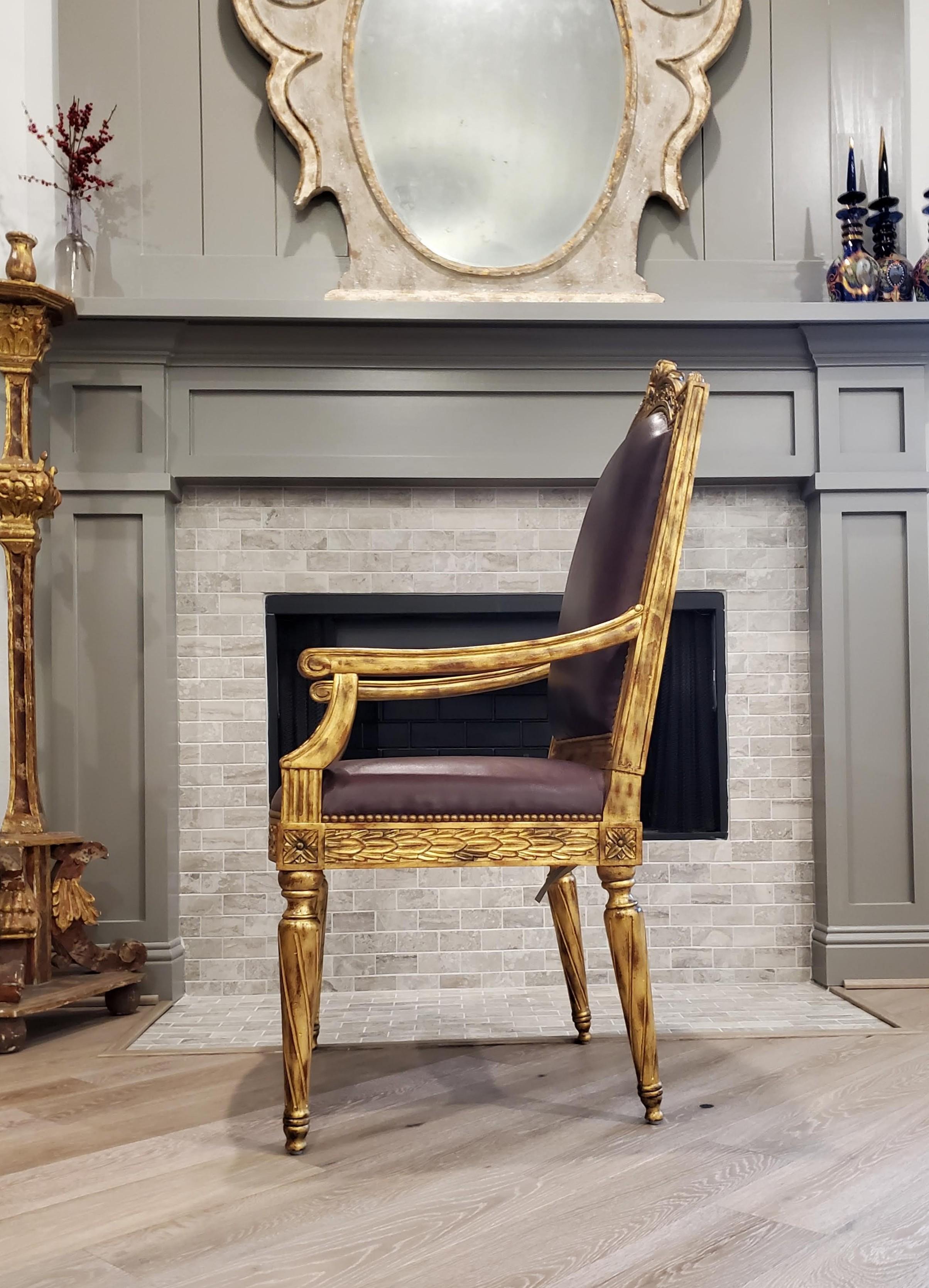 Maitland Smith Fauteuil en bois sculpté et doré de style Louis XVI en vente 5