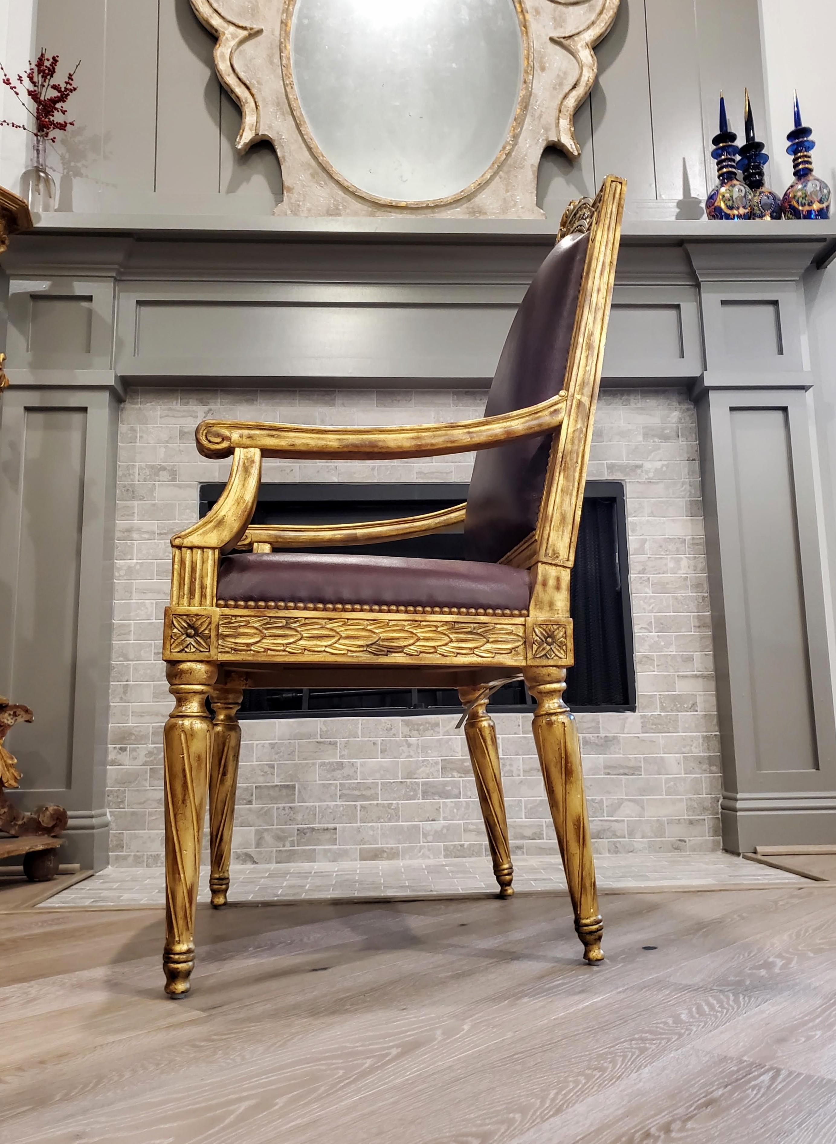 Maitland Smith Fauteuil en bois sculpté et doré de style Louis XVI en vente 6