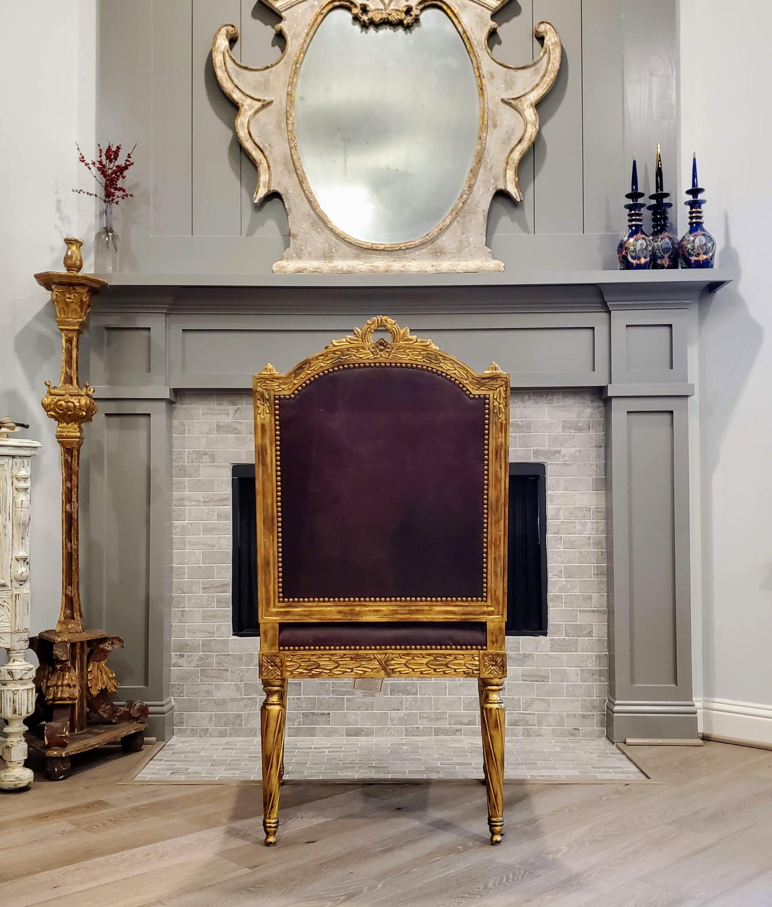 Maitland Smith Fauteuil en bois sculpté et doré de style Louis XVI en vente 8