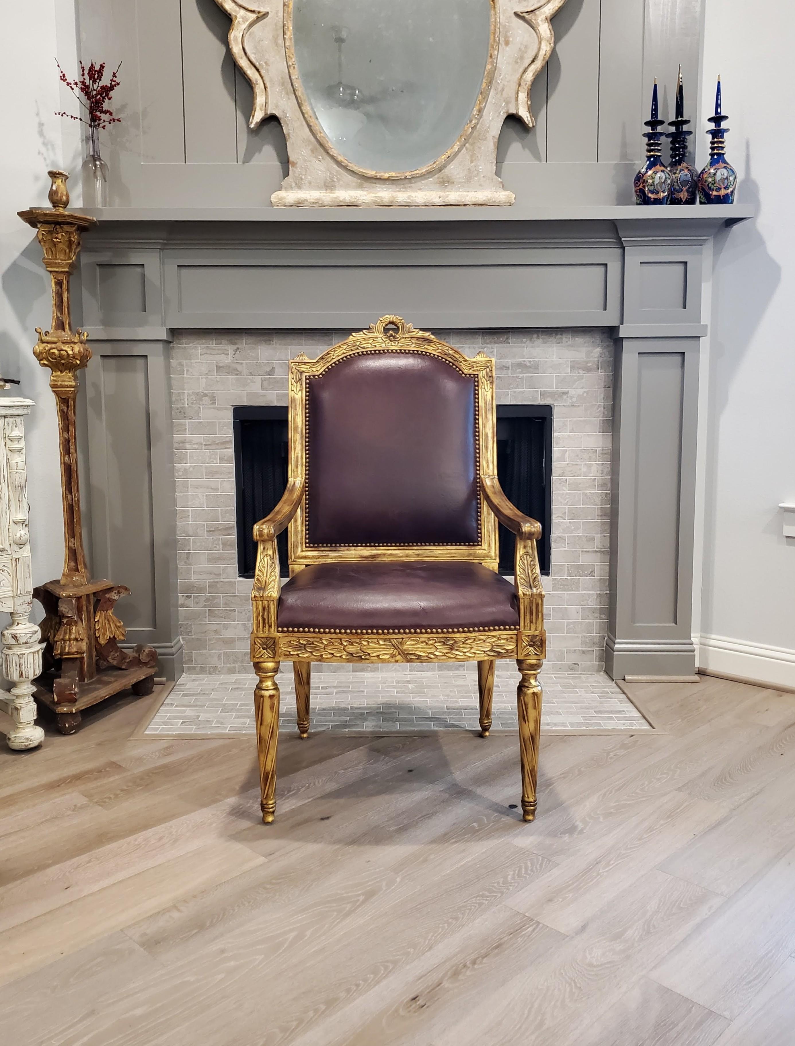 Maitland Smith Fauteuil en bois sculpté et doré de style Louis XVI en vente 14