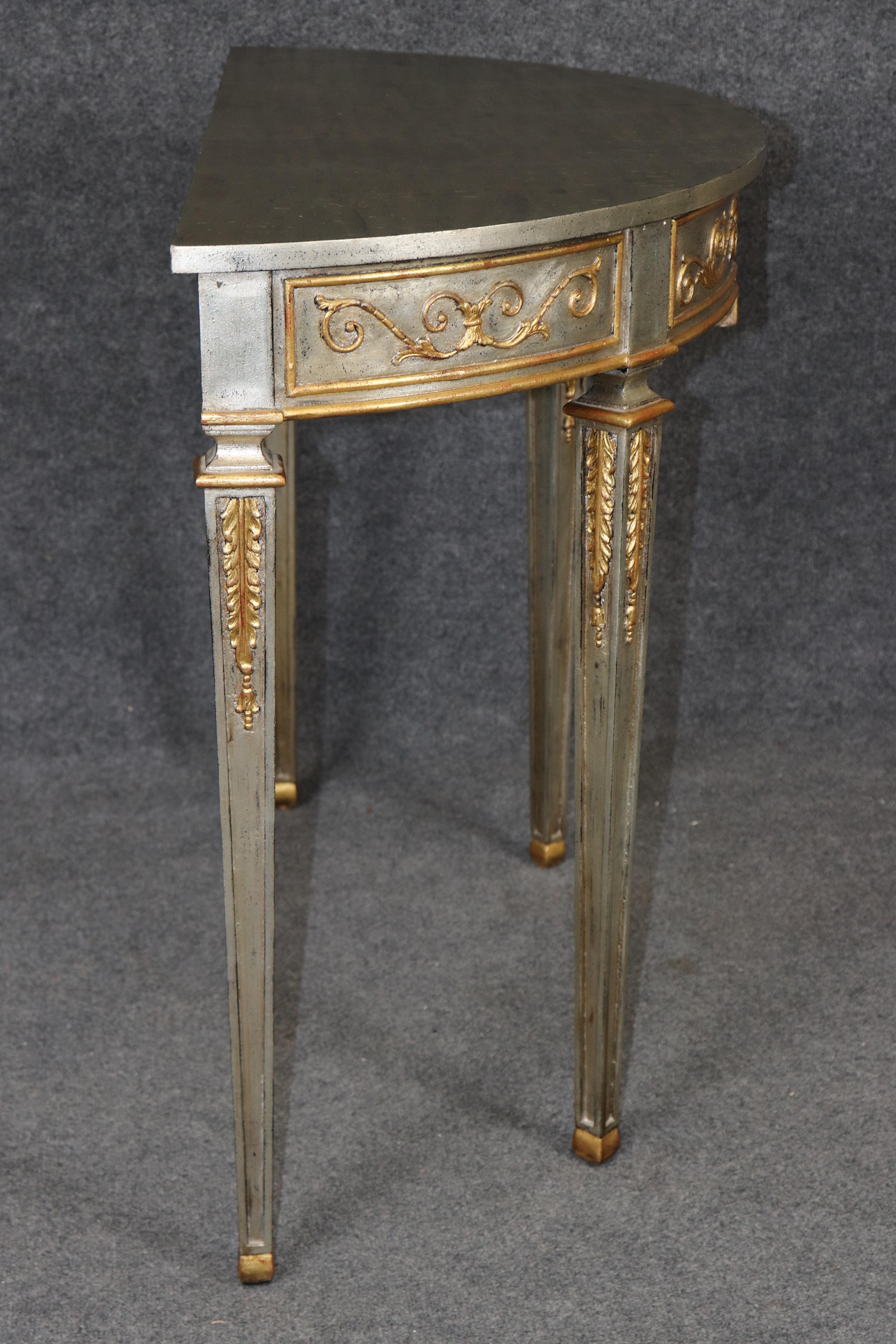 Philippin Table console de style Louis XVI, sculptée et dorée à l'argent, Maitland Smith en vente