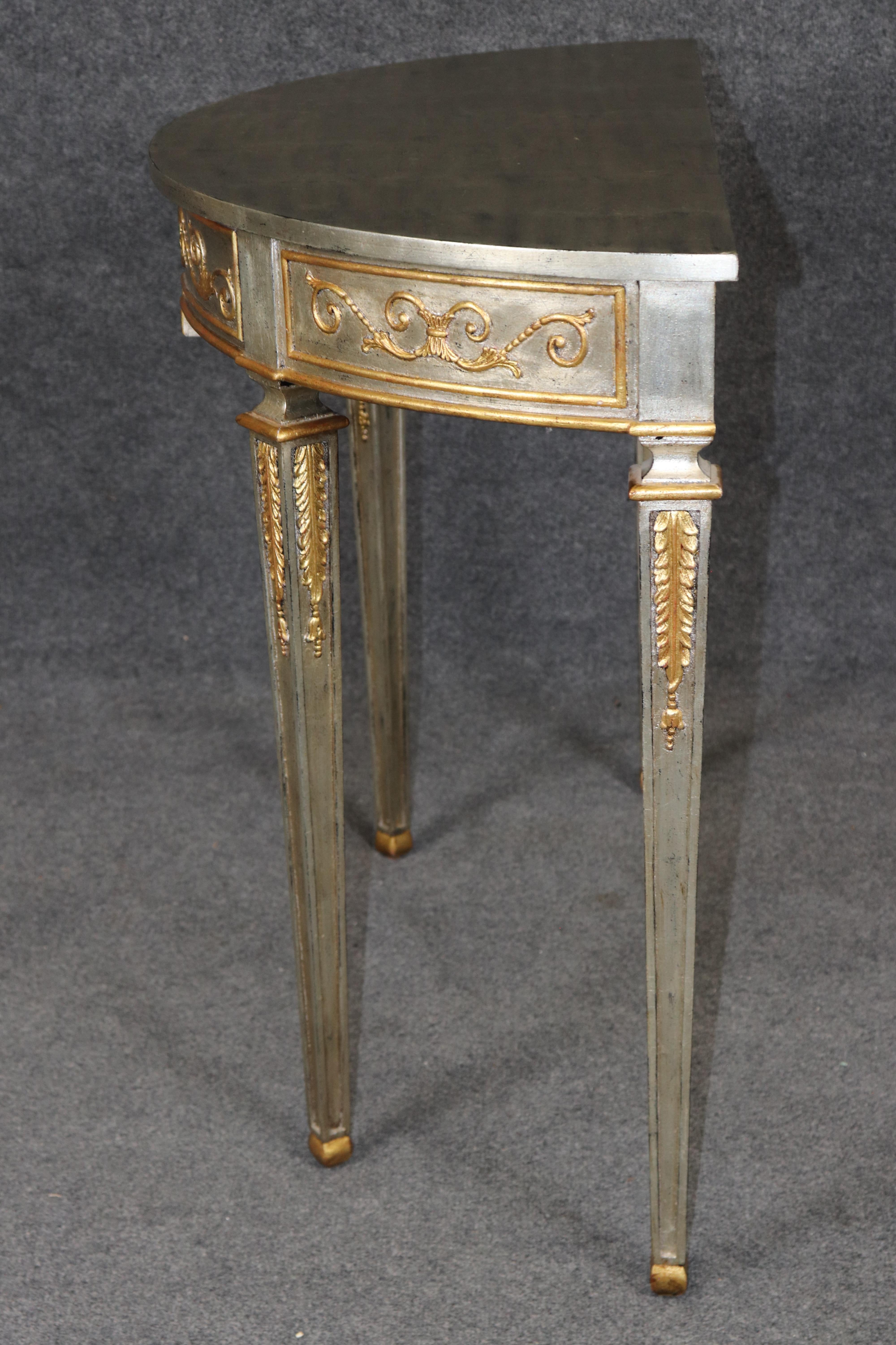 Table console de style Louis XVI, sculptée et dorée à l'argent, Maitland Smith Bon état - En vente à Swedesboro, NJ