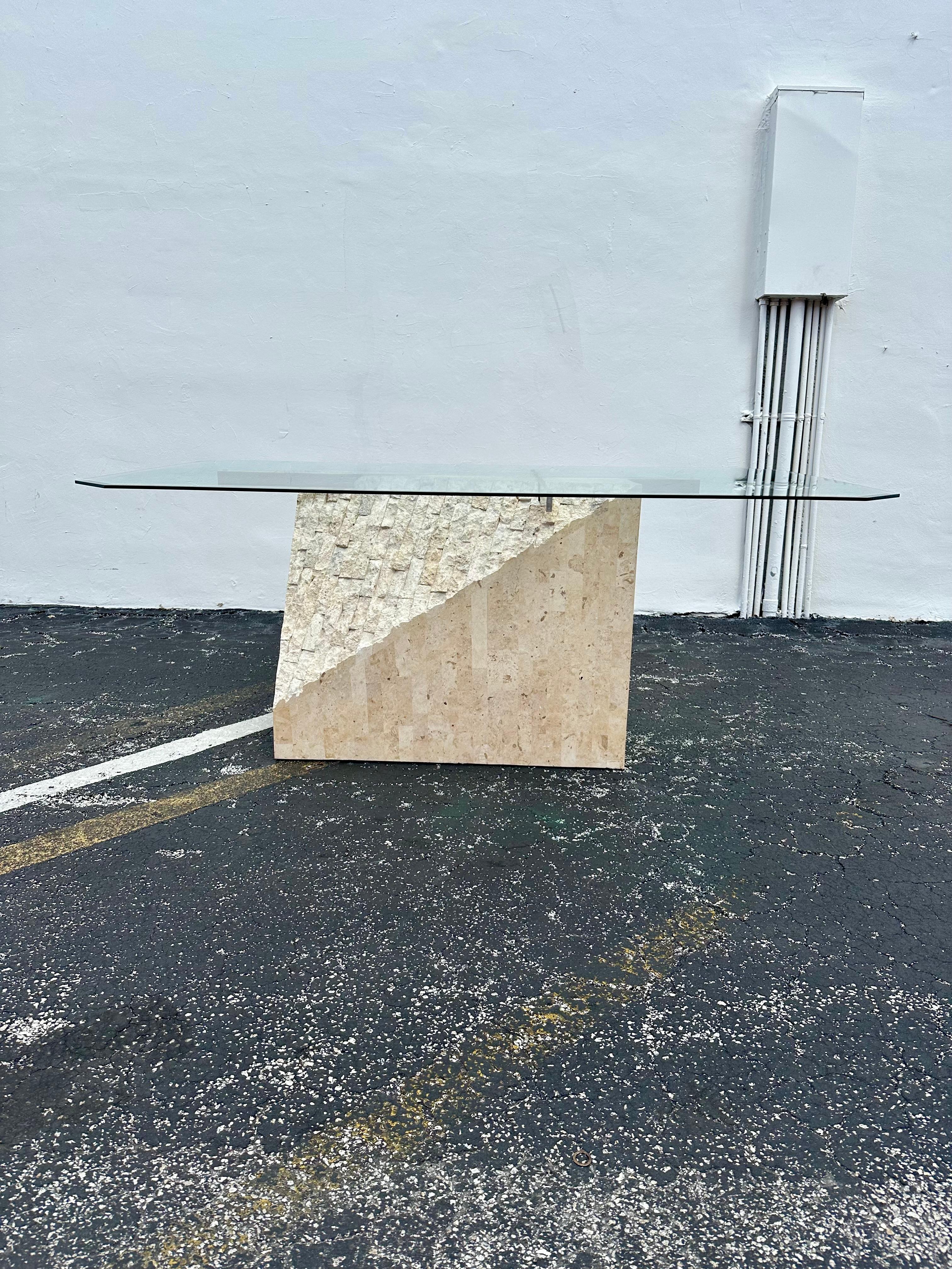 Postmoderne Table de salle à manger Maitland Smith Mactan en laiton tessellé des années 1980 en vente