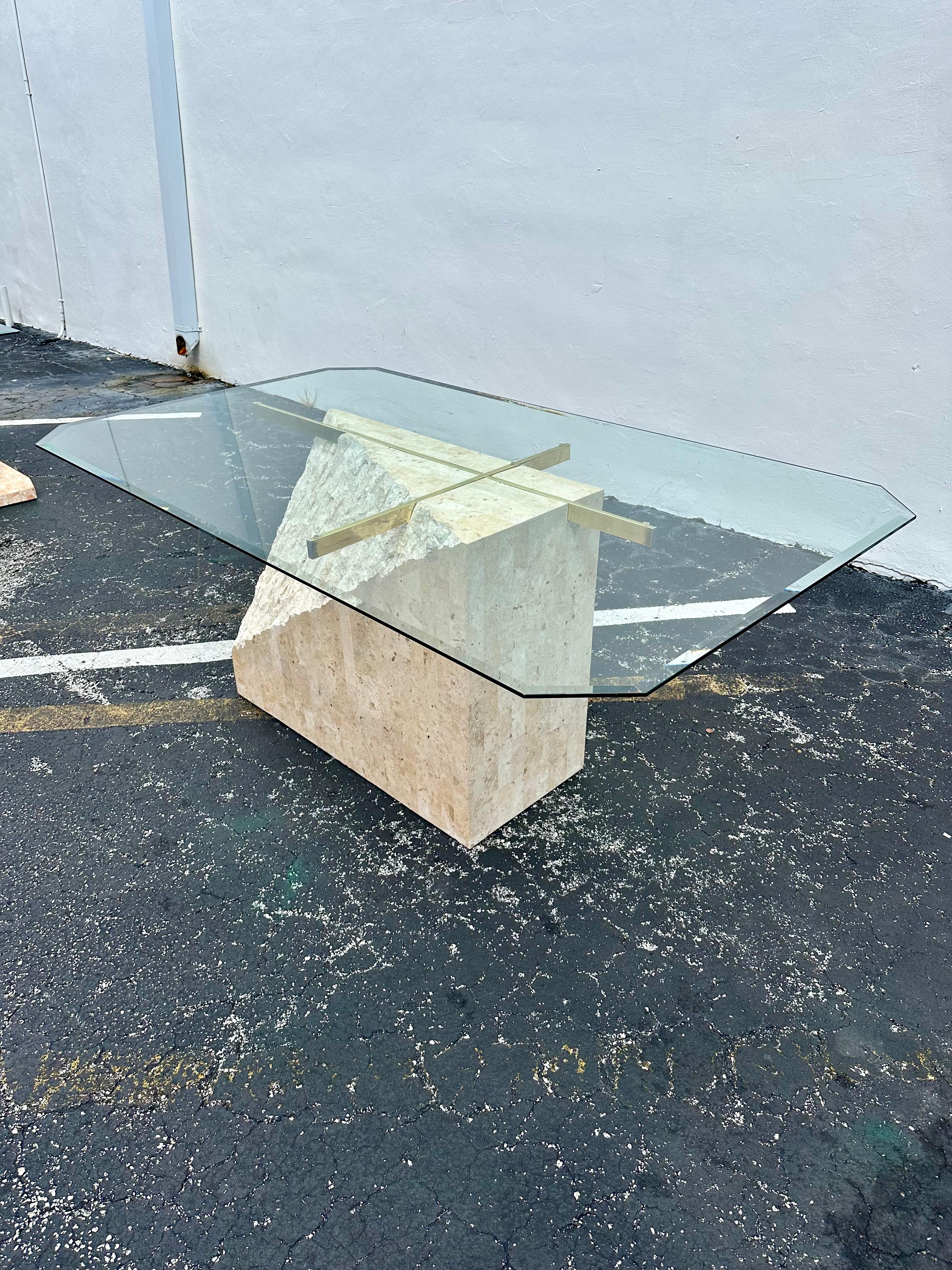 Philippin Table de salle à manger Maitland Smith Mactan en laiton tessellé des années 1980 en vente