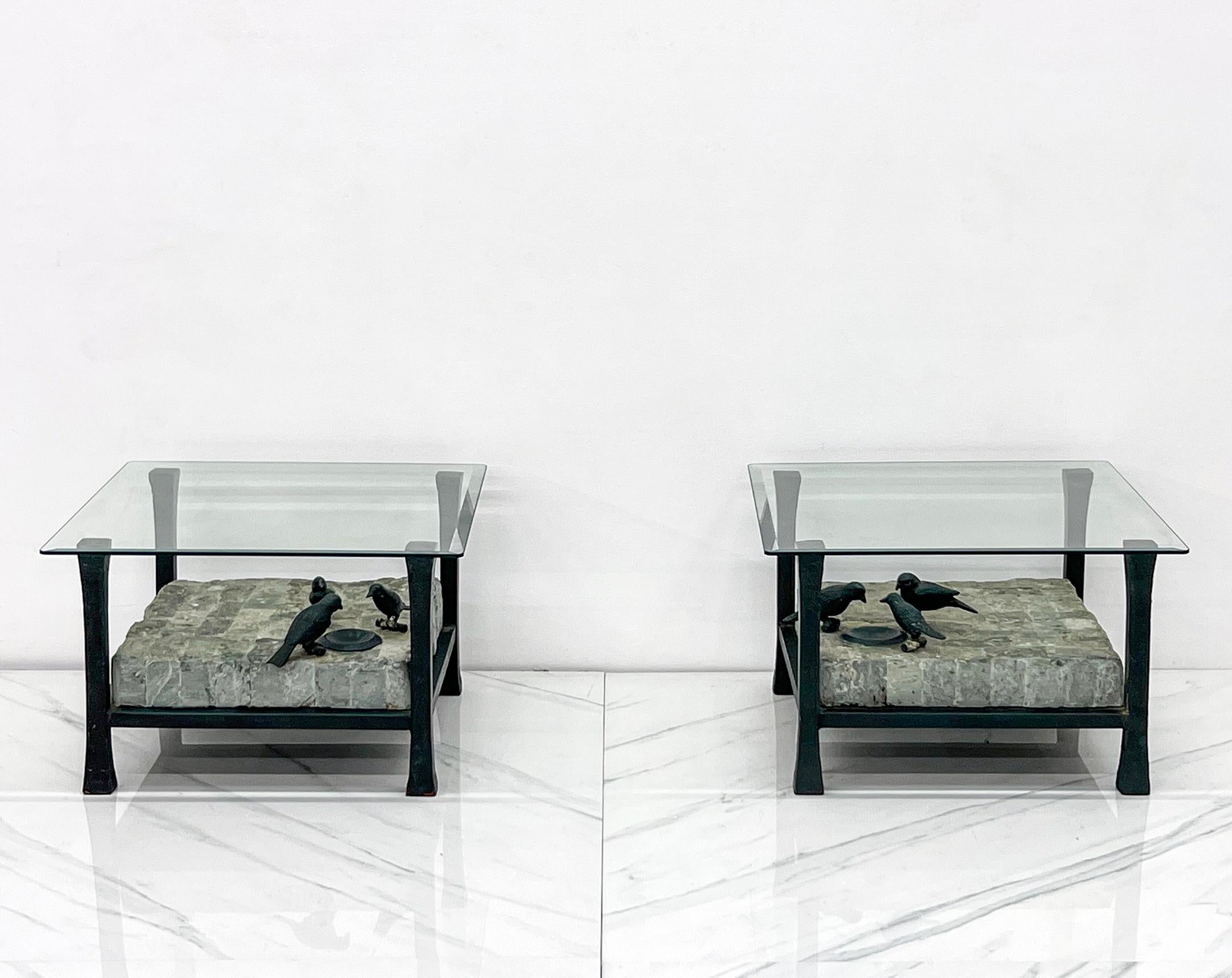 Fin du 20e siècle Paire de tables d'appoint sculpturales d'appoint Maitland Smith en marbre et bronze en vente