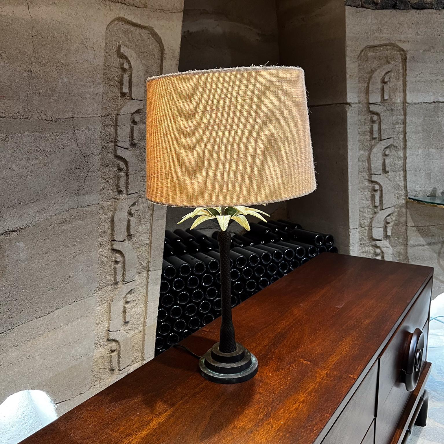 Métal Lampe de bureau moderne Maitland Smith en faux bronze en forme de palmier  en vente