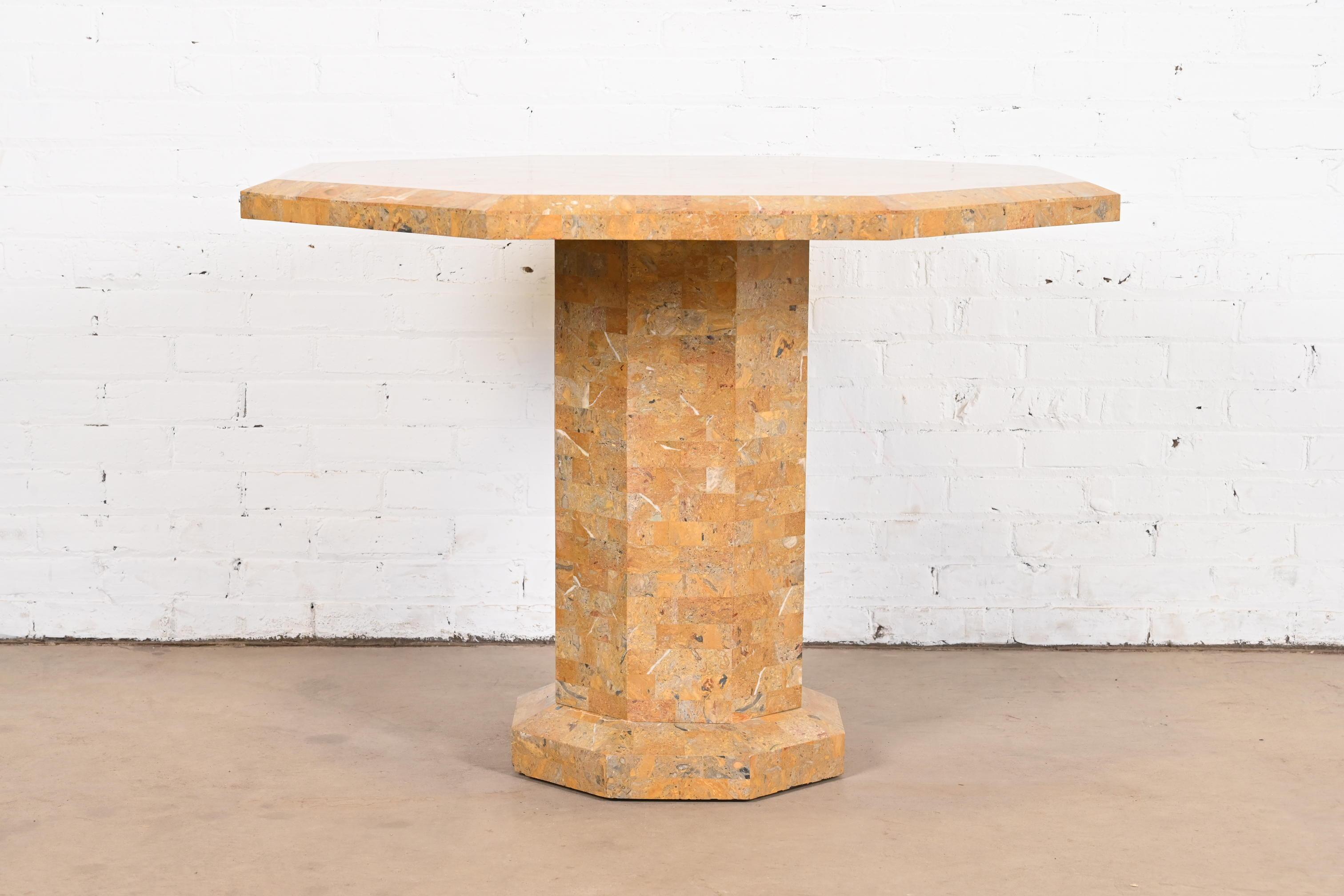 Moderne Table de salle à manger ou table centrale Maitland Smith moderne à piédestal en marbre tessellé en vente
