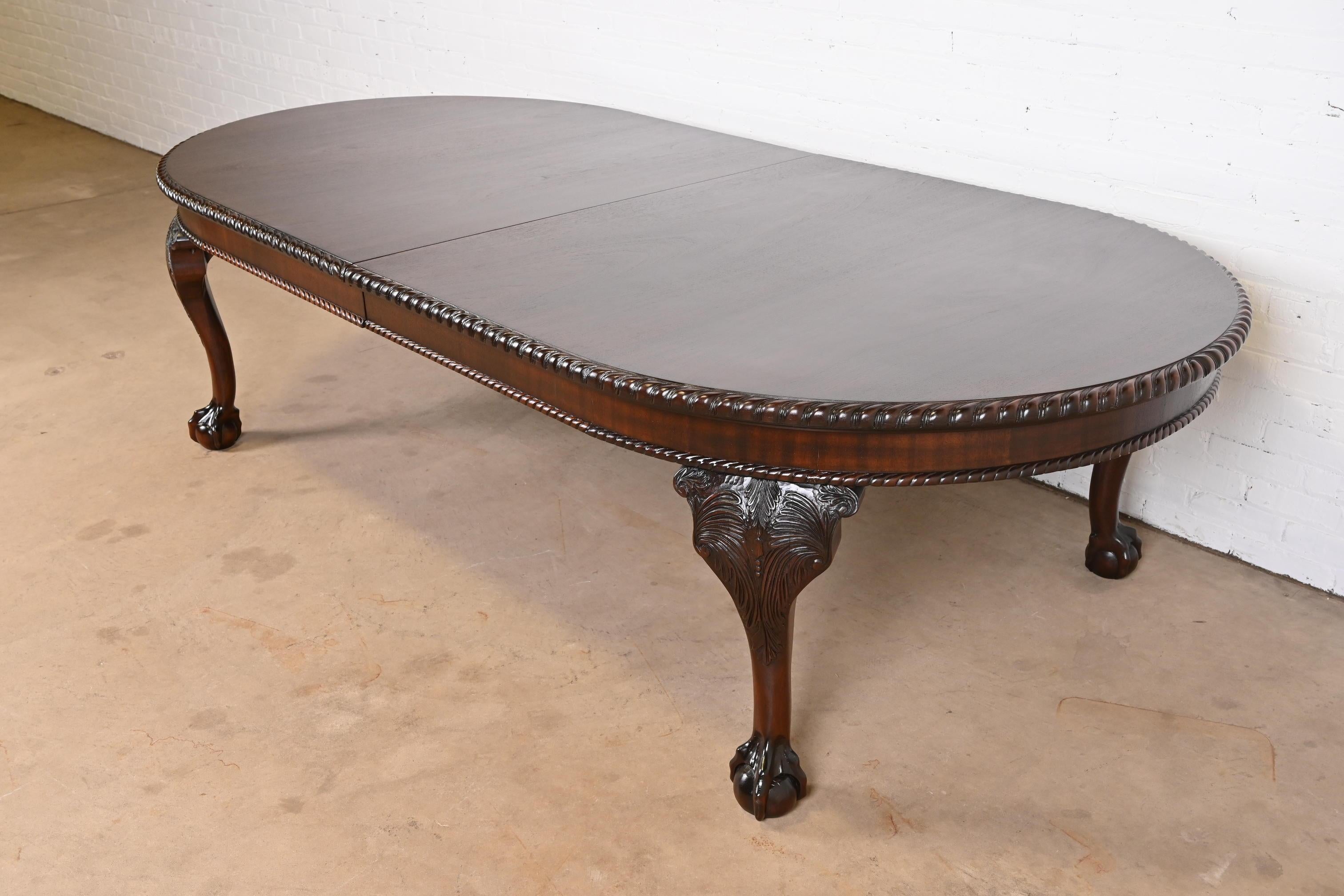 An exceptional monumental English Chippendale style extension dining table

By Maitland Smith.

20th Century

Mahogany, with rope carved edges and carved solid mahogany legs with ball and claw feet.

Measures: 104.75