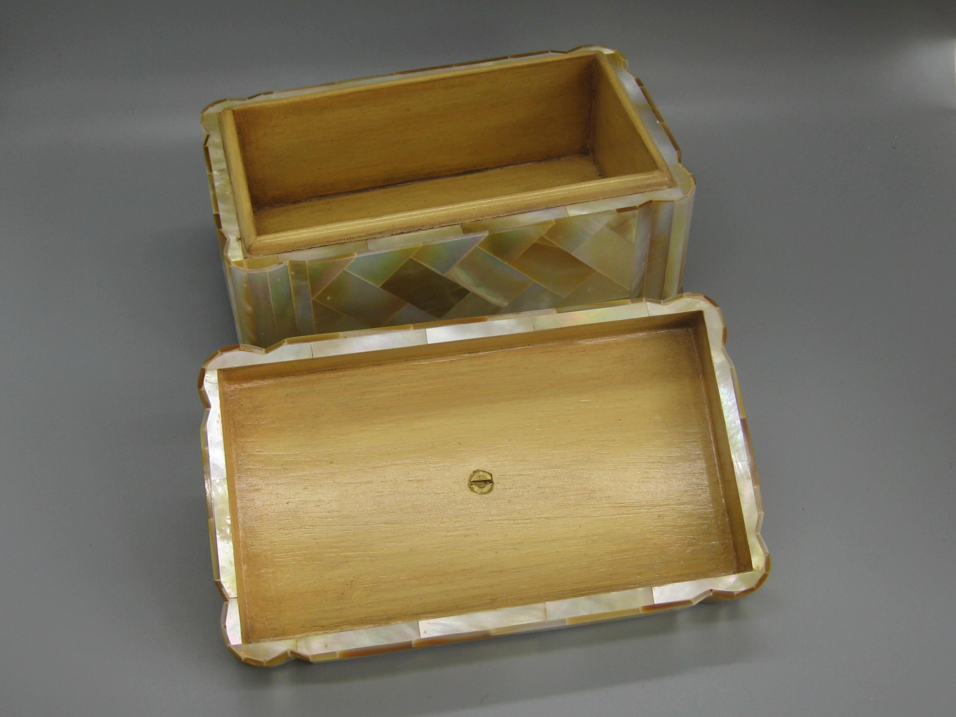 Maitland Smith Mother of Pearl and Brass Tessellated Decorative Wood Stash Box 8