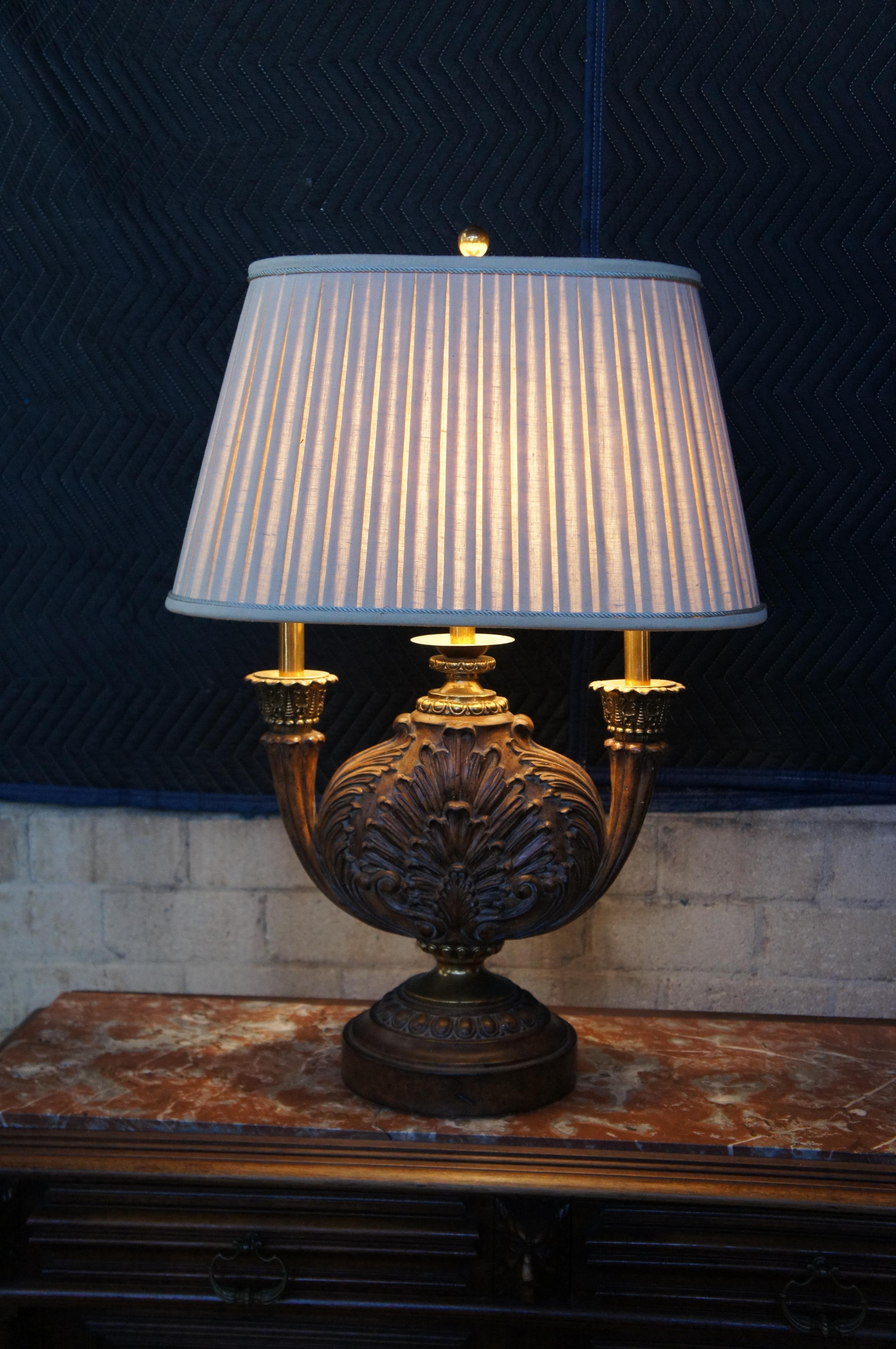 Maitland Smith Candelabro neoclásico tallado en acanto Lámpara de buffet 33 en venta 4
