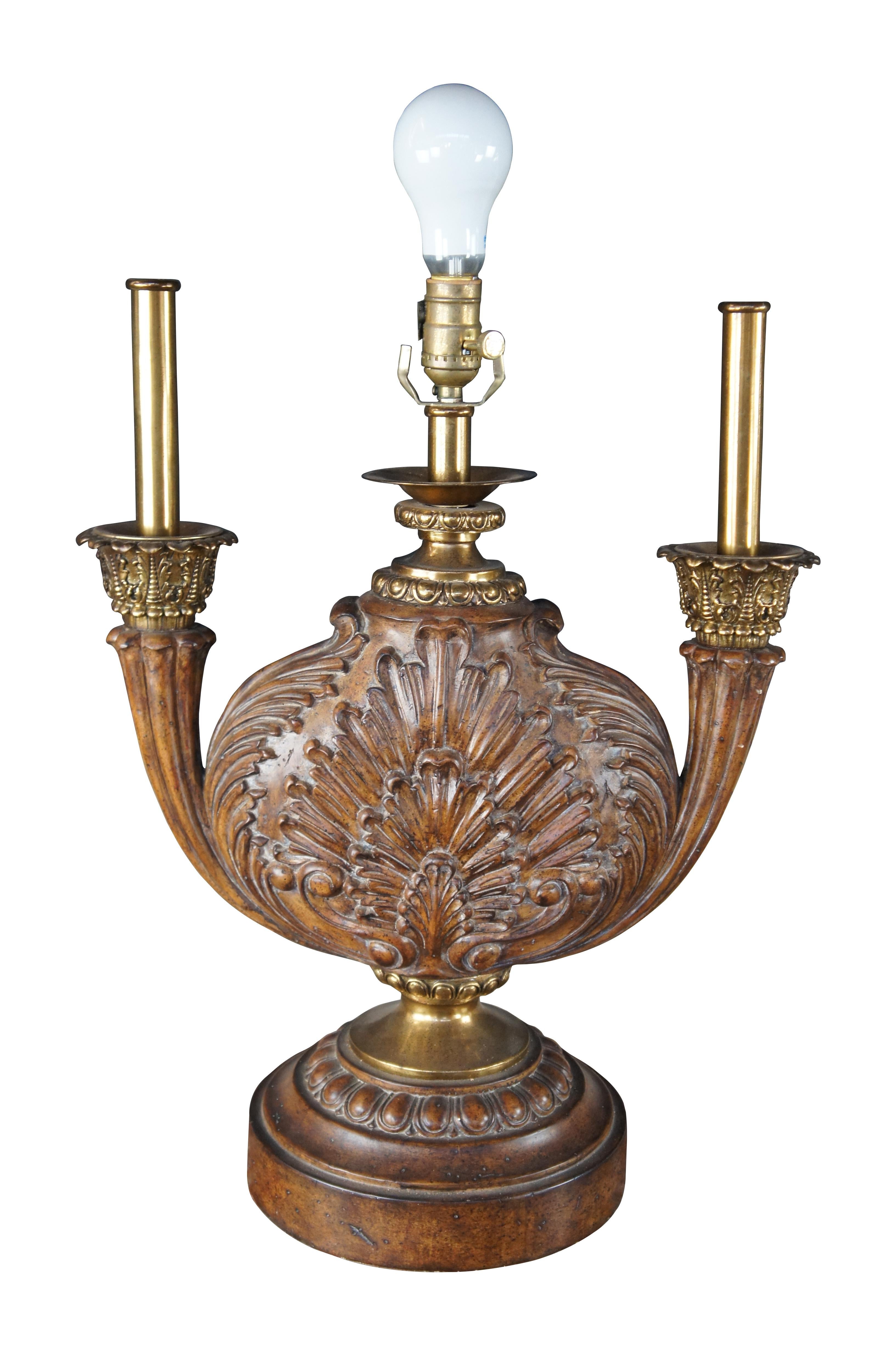 Maitland Smith Candelabro neoclásico tallado en acanto Lámpara de buffet 33 Neoclásico en venta