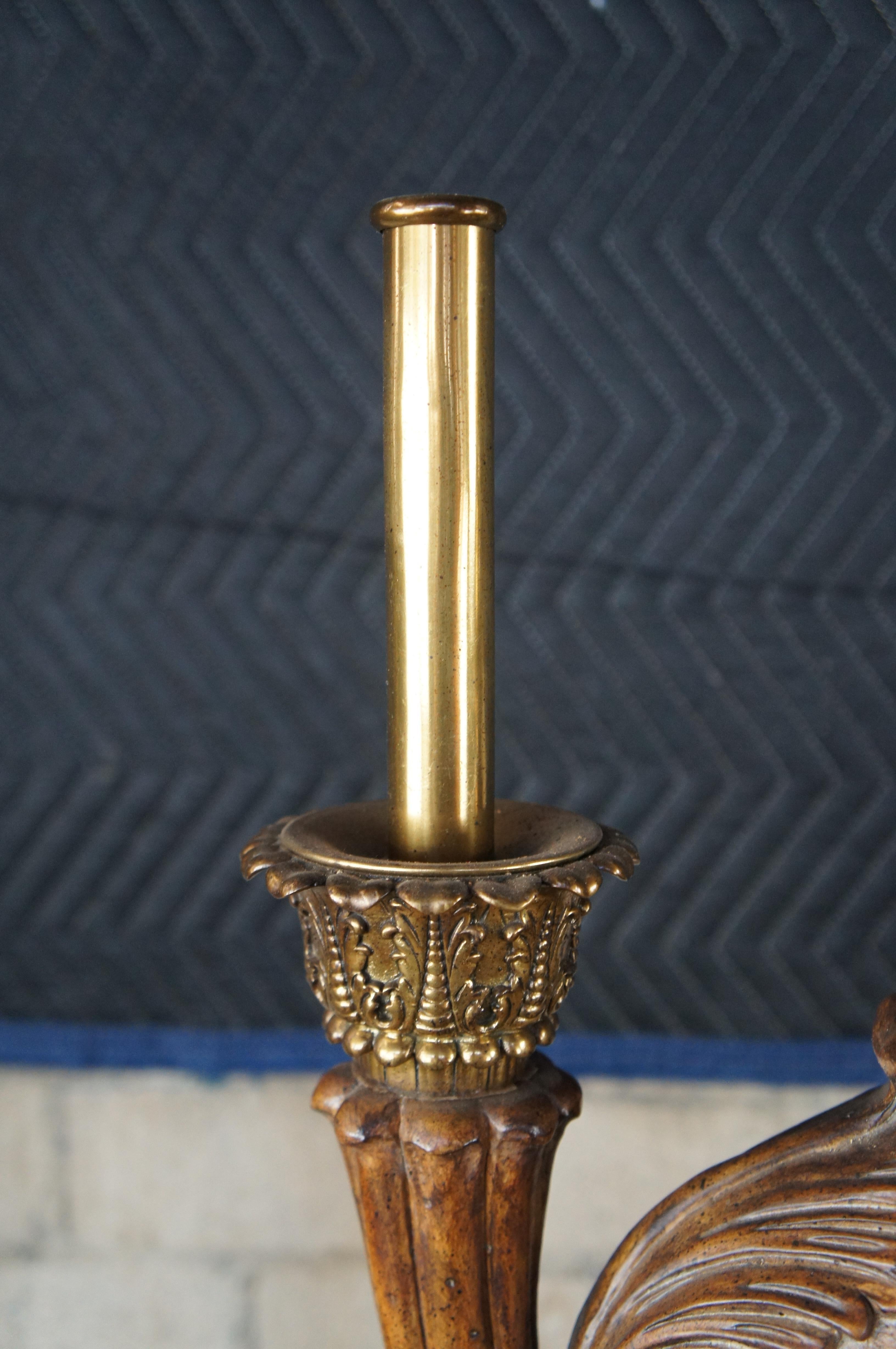 Maitland Smith Candelabro neoclásico tallado en acanto Lámpara de buffet 33 Filipino en venta