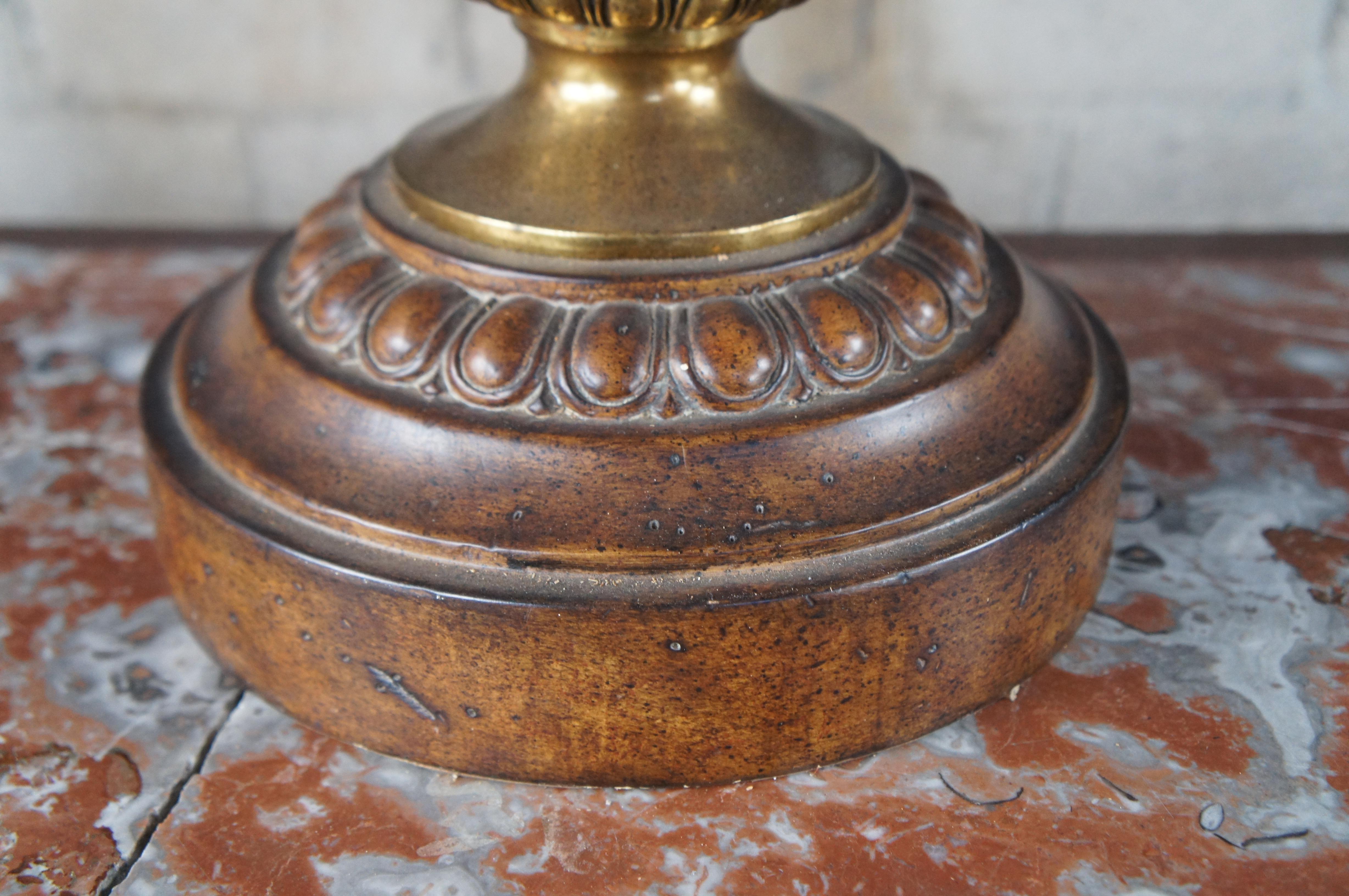 Maitland Smith Candelabro neoclásico tallado en acanto Lámpara de buffet 33 finales del siglo XX en venta