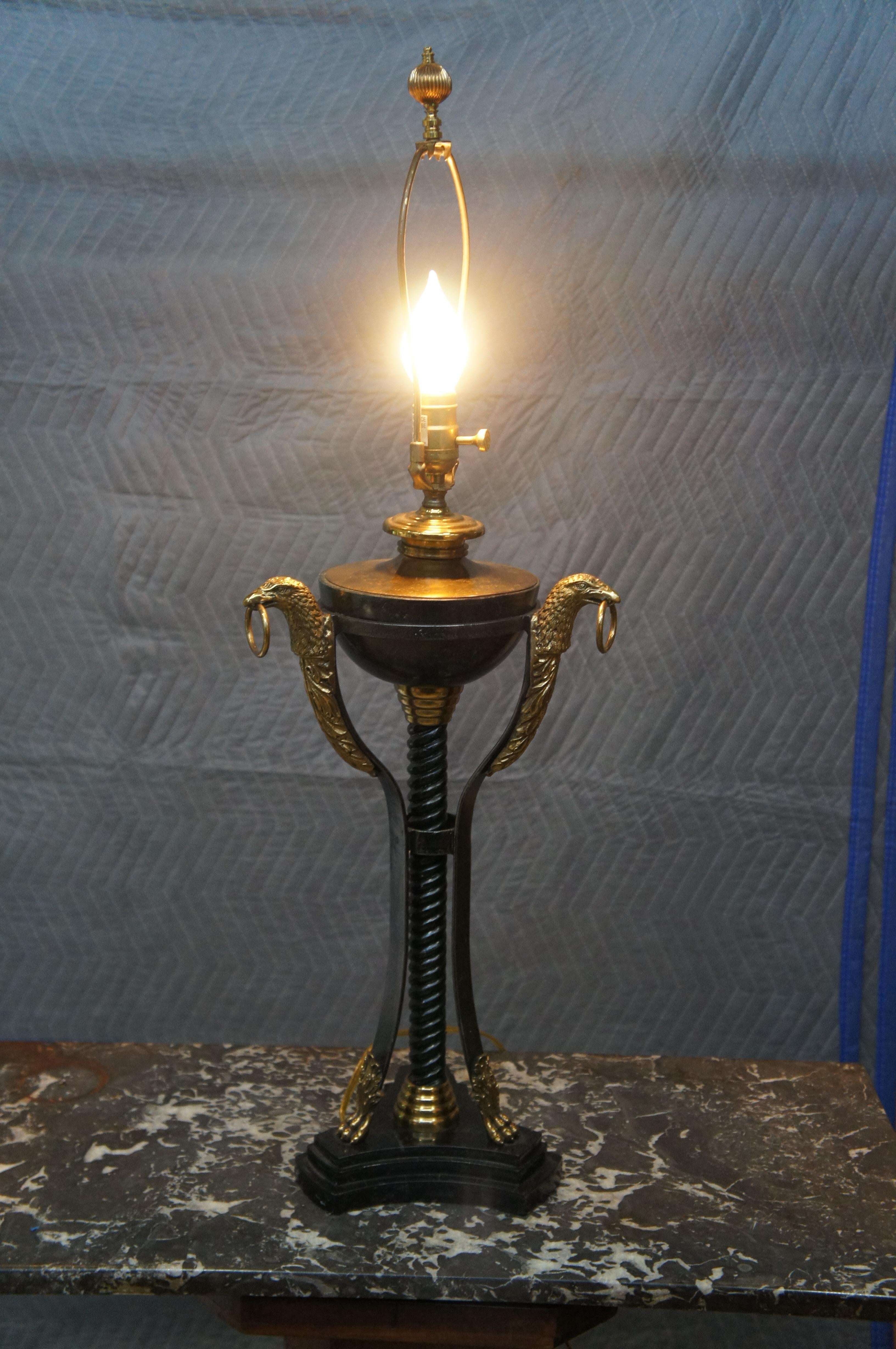 Lampe d'aigle néoclassique Maitland Smith en laiton, marbre et fer tessellés en vente 5