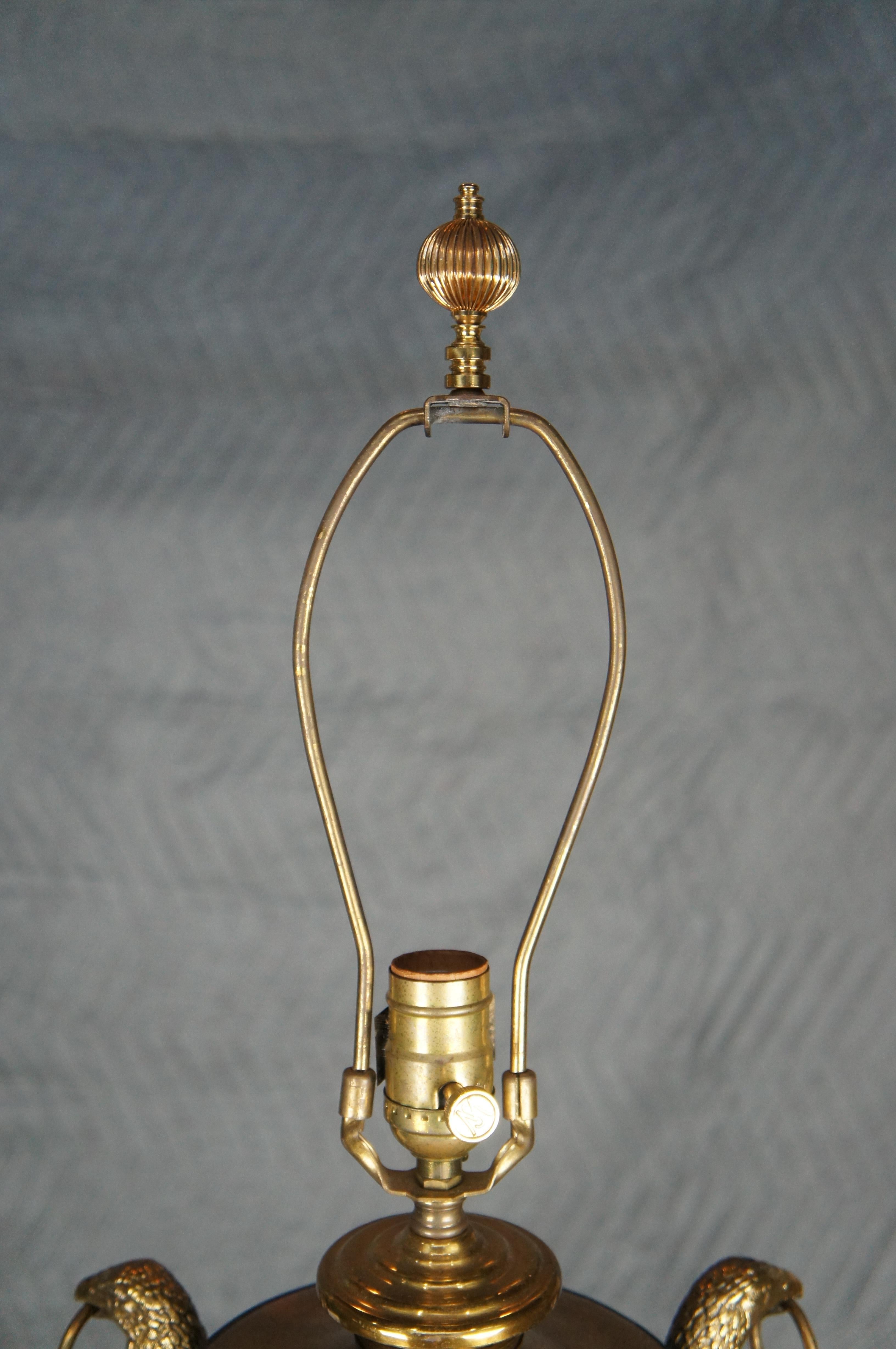 Lampe d'aigle néoclassique Maitland Smith en laiton, marbre et fer tessellés en vente 1