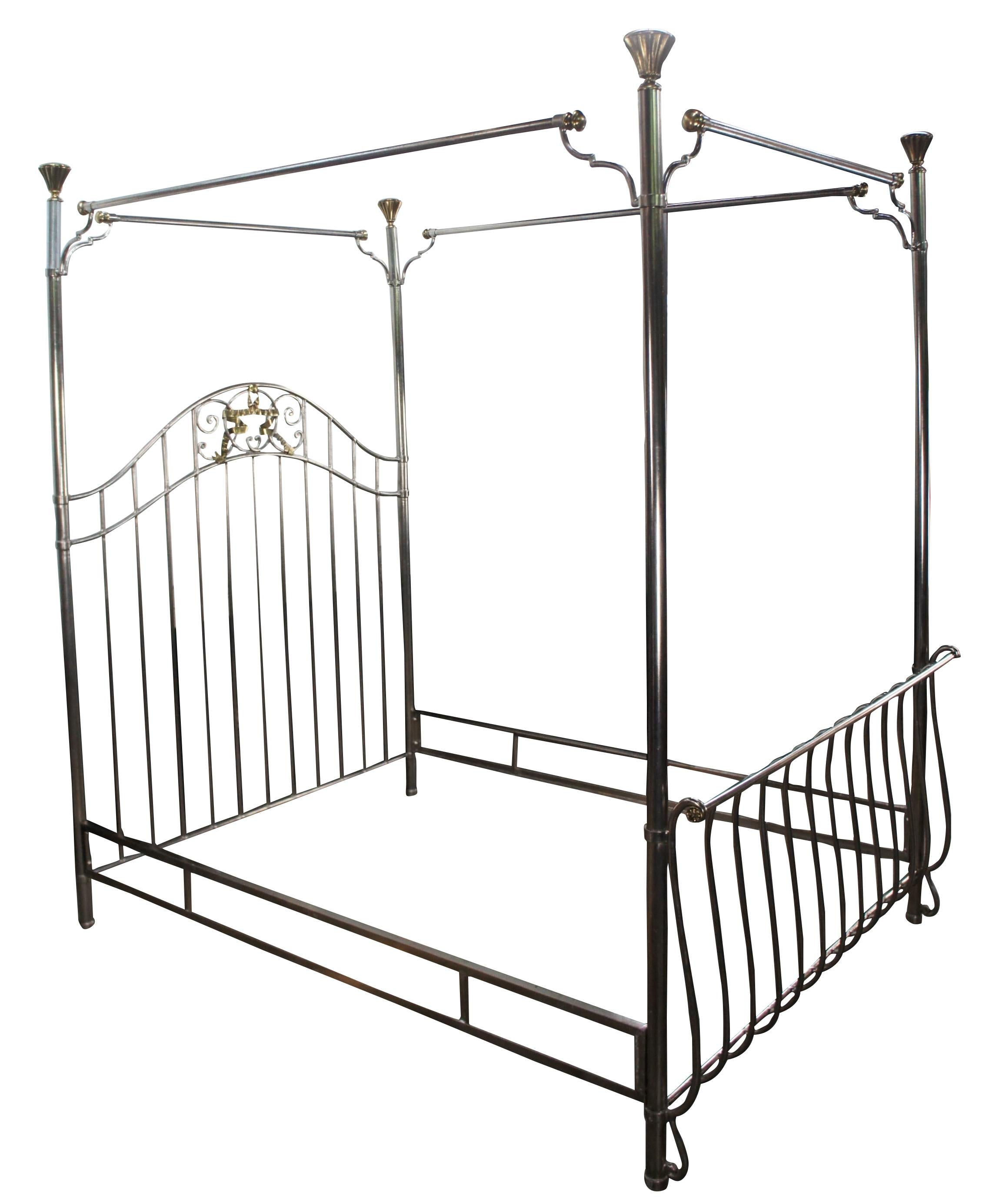 Maitland Smith Neoclassical Laurel Wreath Four Post Canopy Queen Size Sleigh Bed In Good Condition In Dayton, OH