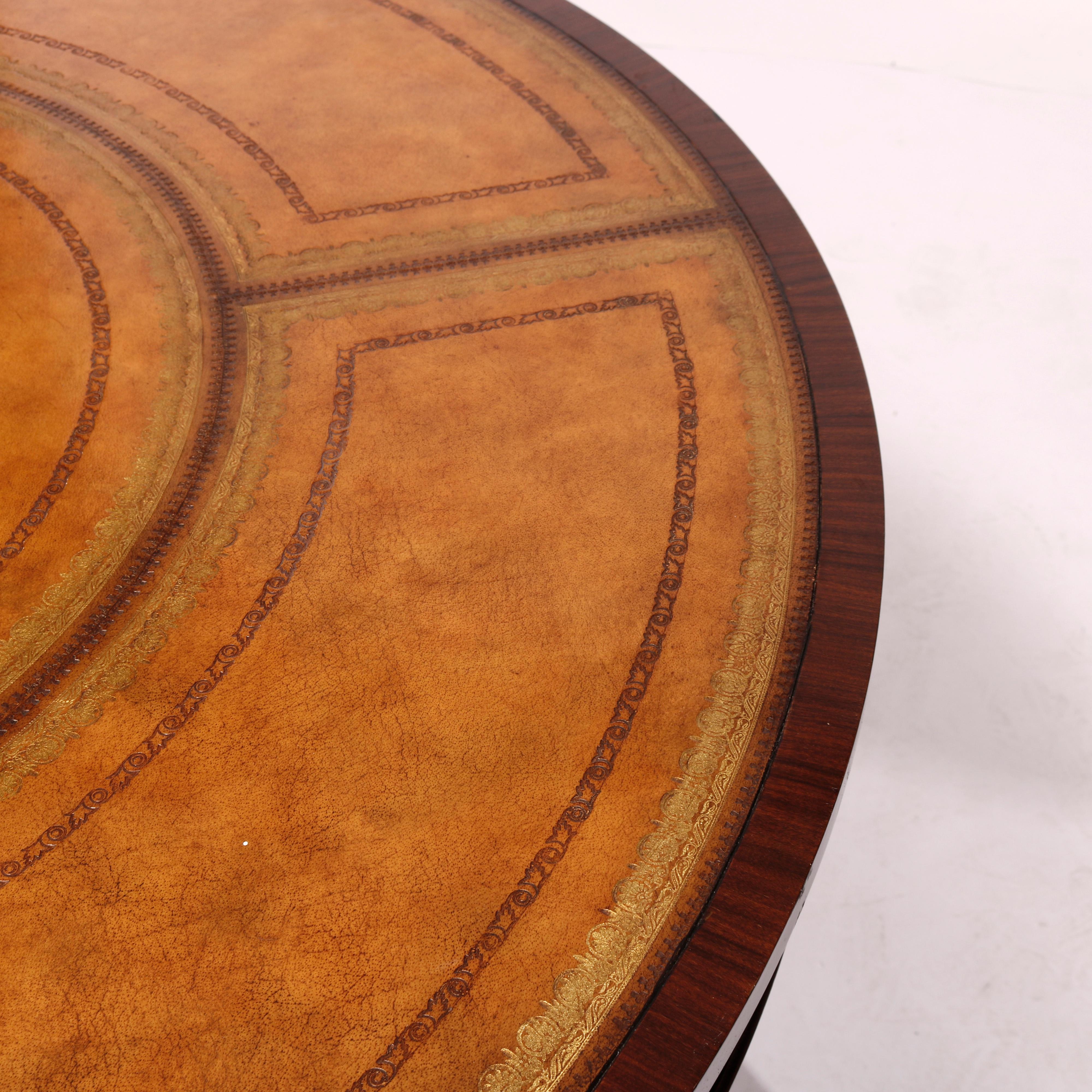 Table centrale néoclassique Maitland Smith en bois de rose, acajou, cuir et laiton en vente 2