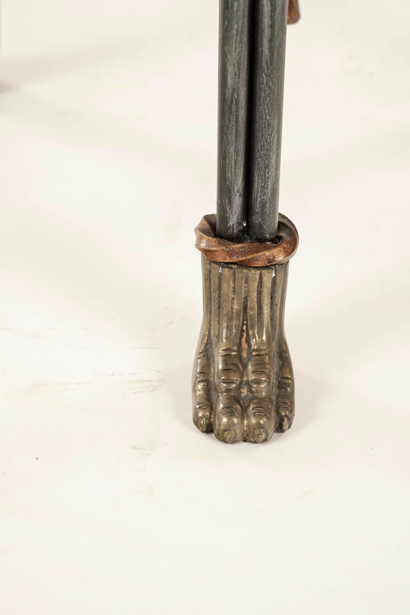 Maitland Smith Pedestal de león de mármol teselado de hierro y latón de estilo neoclásico I en venta 3