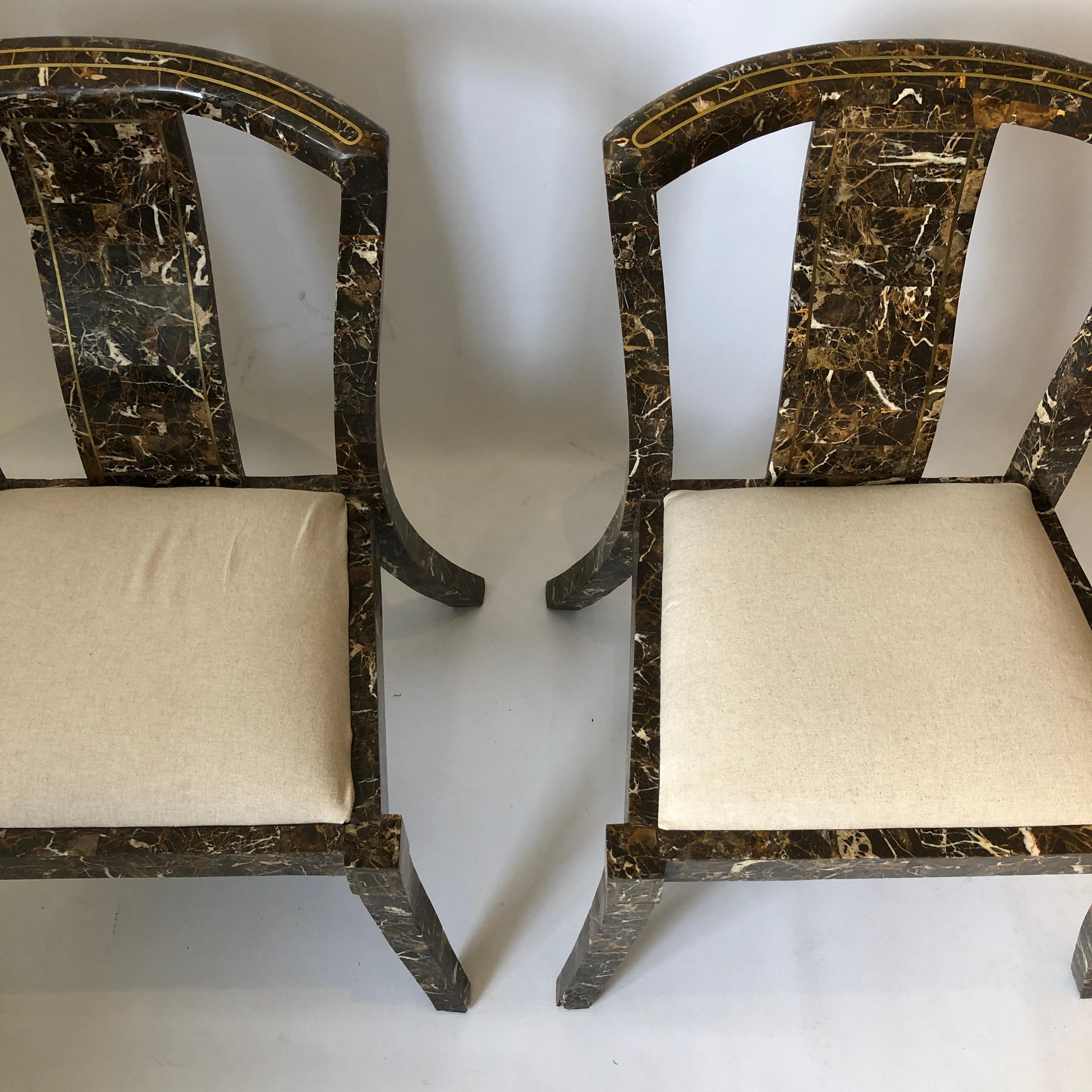 Americano Maitland Smith Coppia di sedie in marmo tessellato in ottone Vintage 1970s in vendita