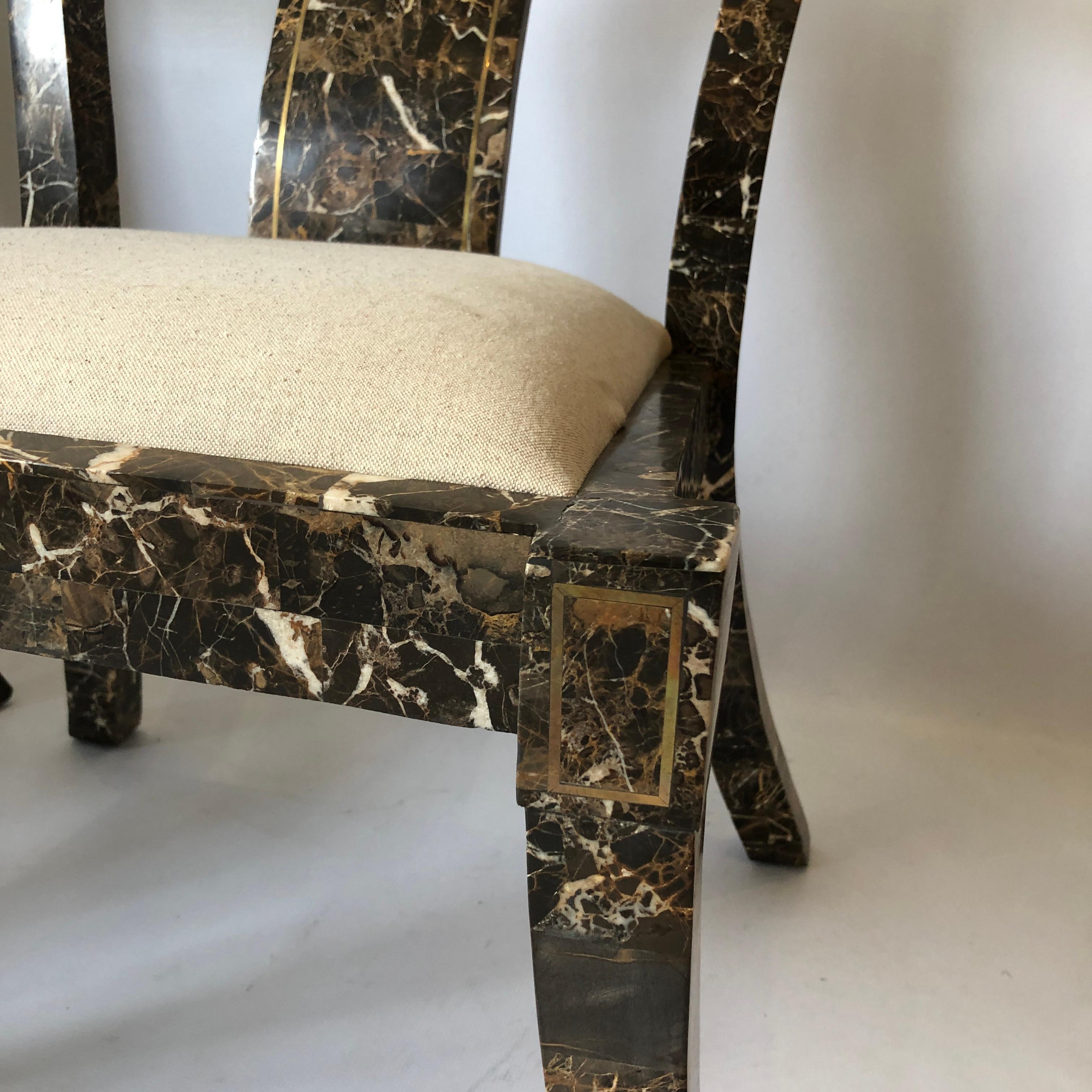 Laiton Maitland Smith paire de chaises d'appoint tesselées en marbre vintage des années 1970 en vente