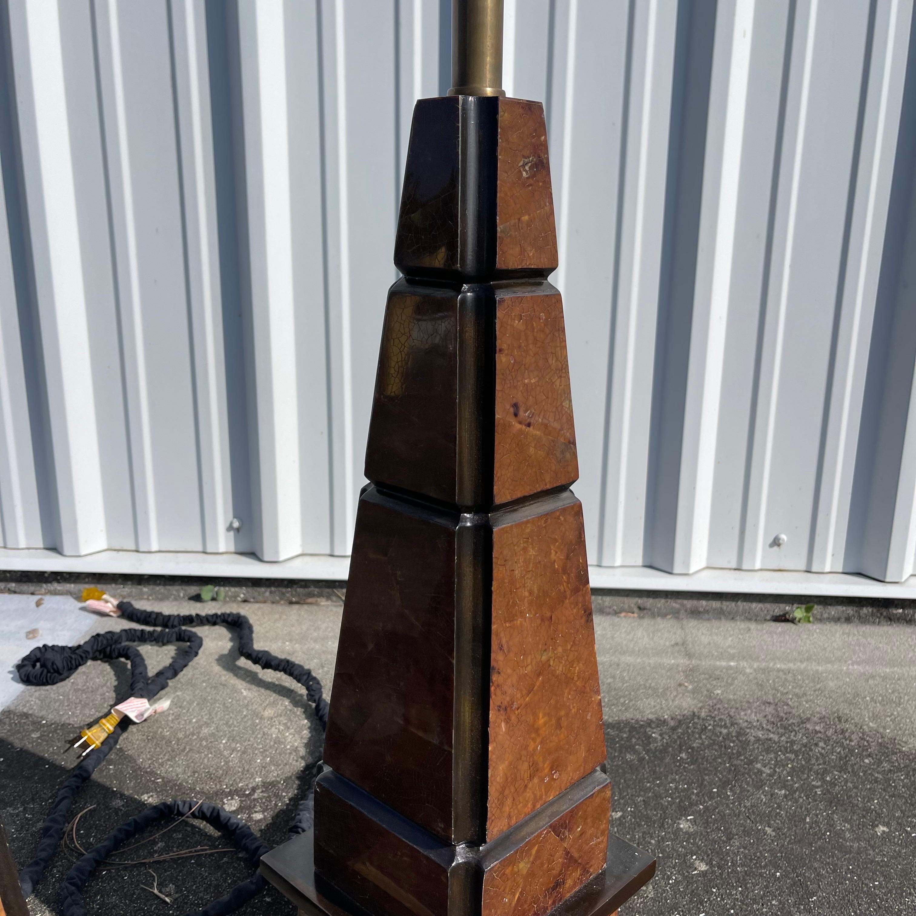 Paire de lampes de table d'appoint Maitland Smith Penshell en laiton avec tête de lion Bon état - En vente à Jensen Beach, FL