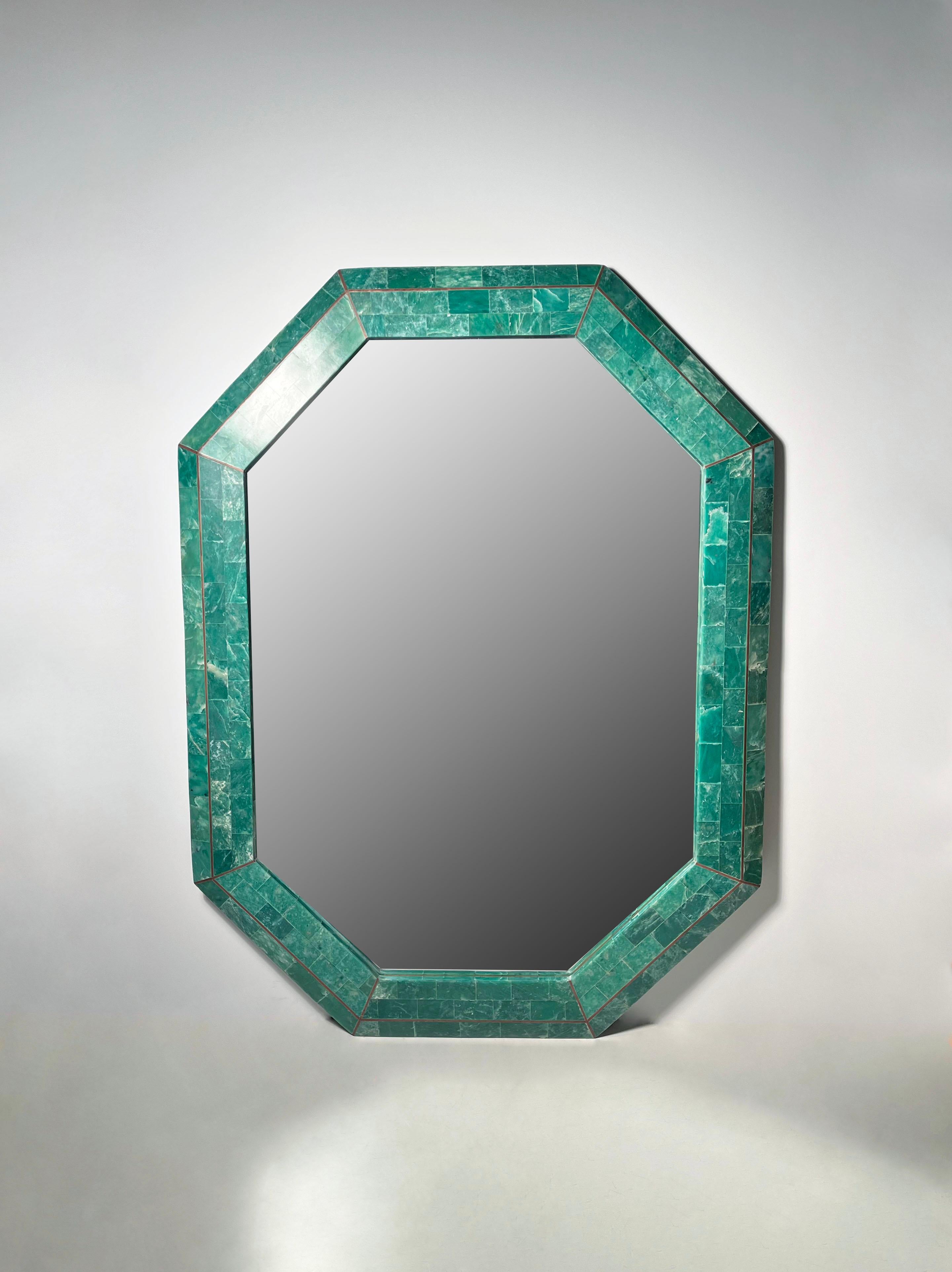 Postmoderne Miroir octogonal postmoderne Maitland Smith en marbre tessellé vert émeraude en vente