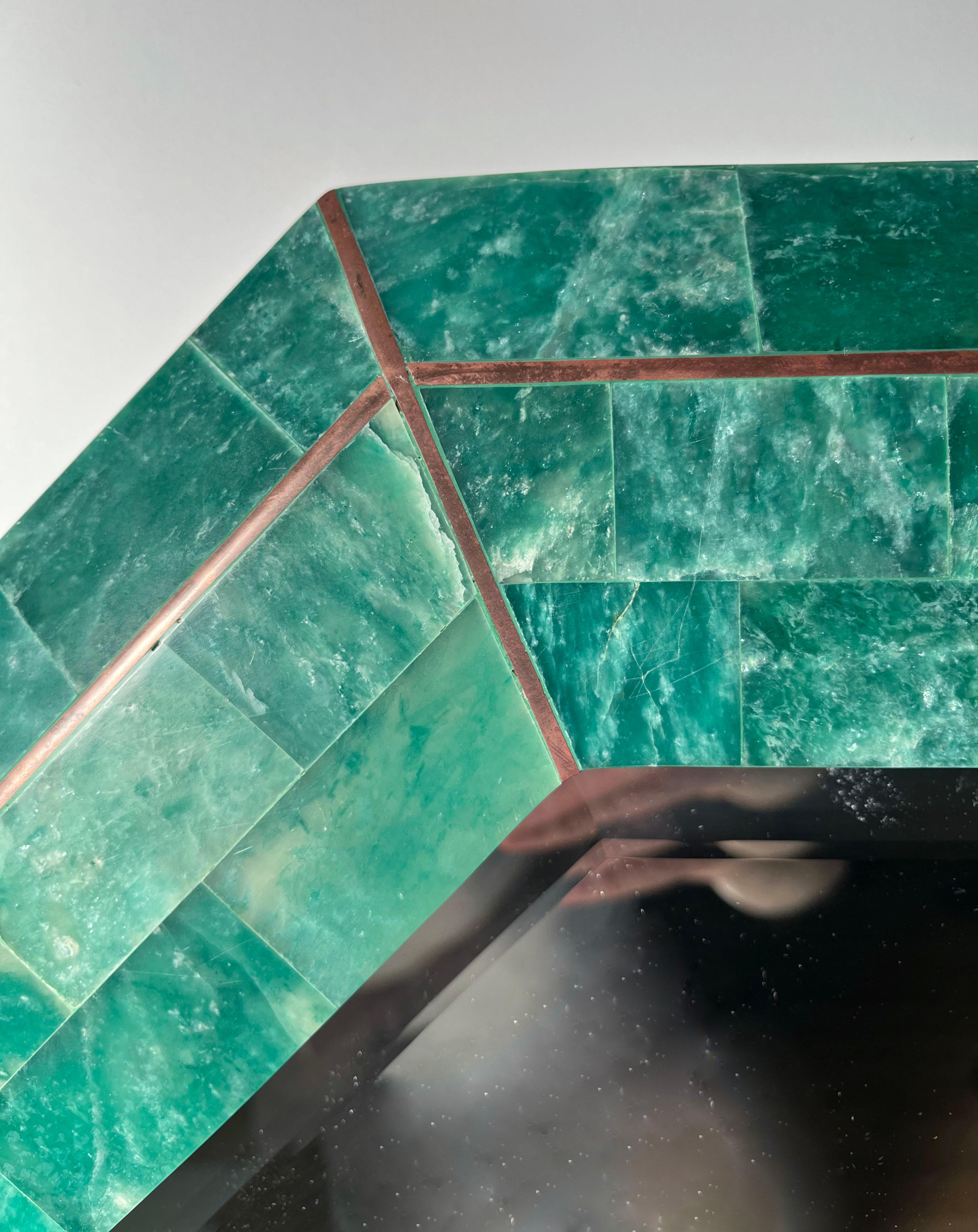 Miroir octogonal postmoderne Maitland Smith en marbre tessellé vert émeraude Bon état - En vente à Chicago, IL