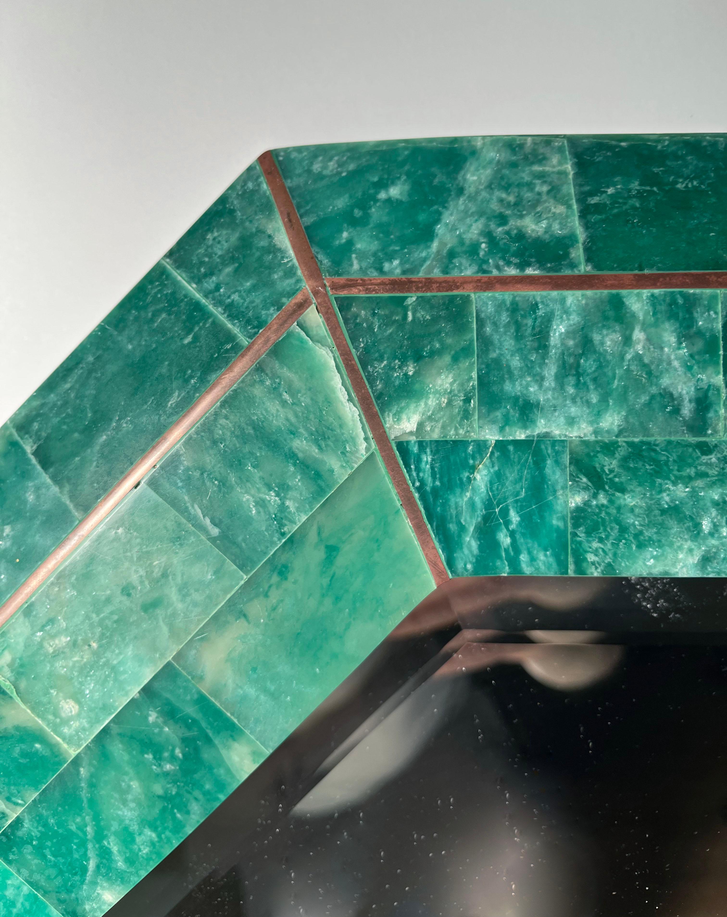 Miroir octogonal postmoderne Maitland Smith en marbre tessellé vert émeraude en vente 1