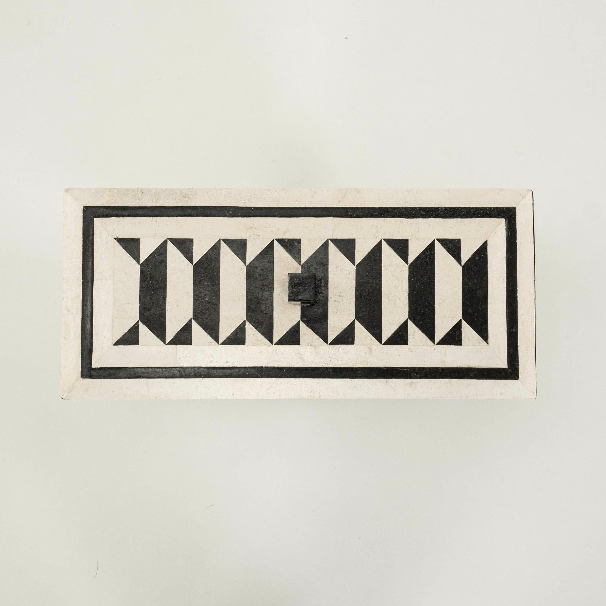 Pietra Scatola di pietra tessellata a triangolo postmoderna di Maitland Smith in vendita