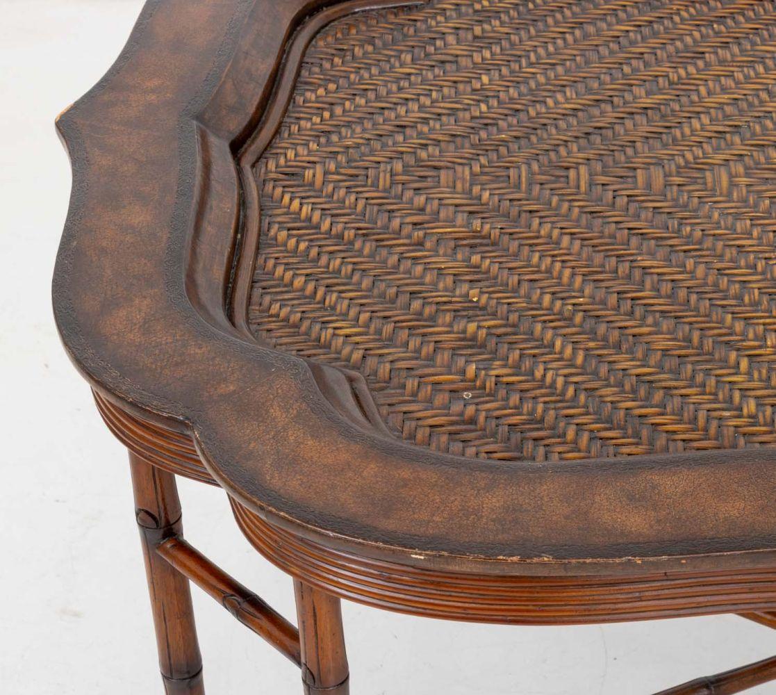 Chinoiseries Table basse en rotin et cuir Maitland Smith en vente