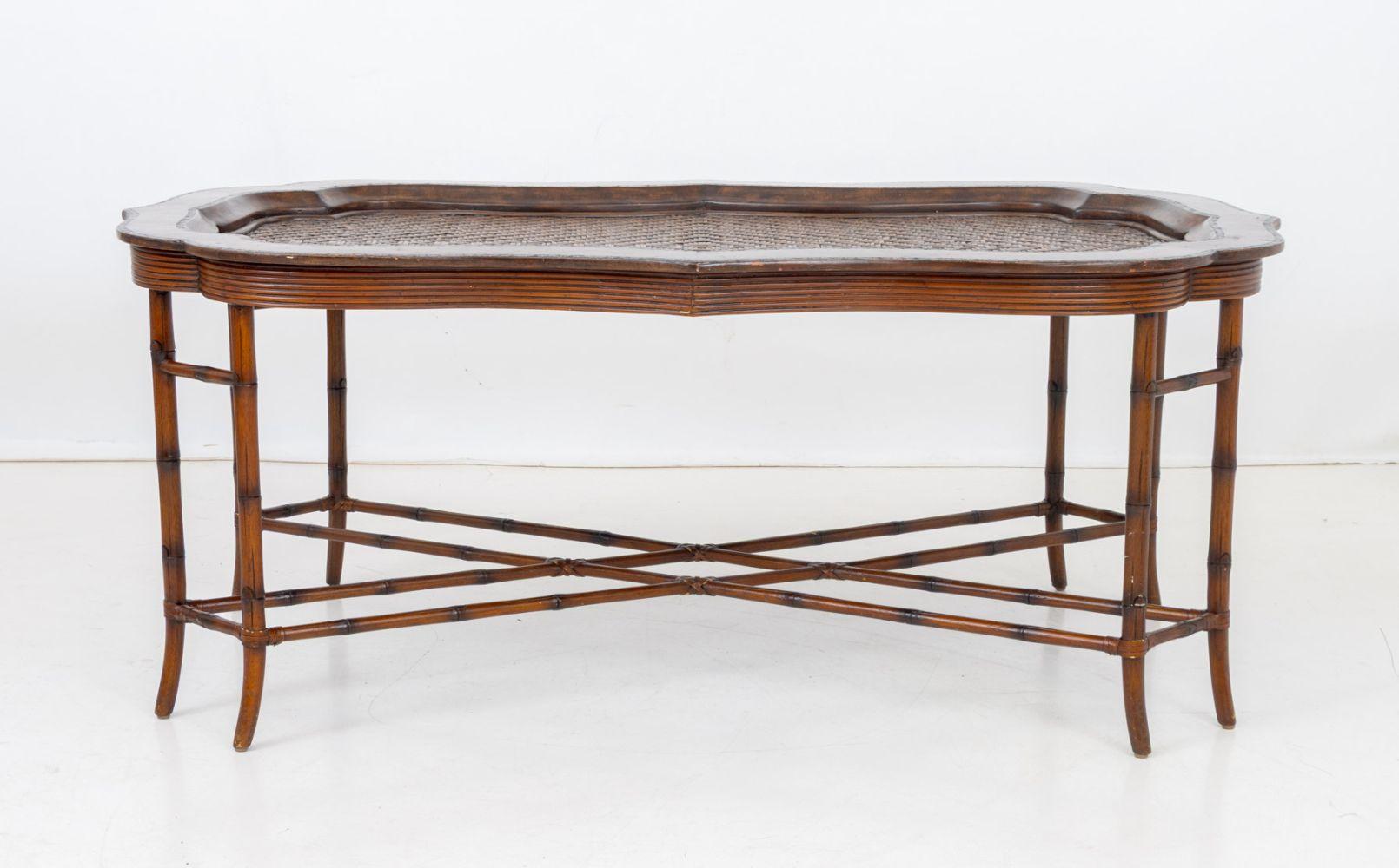 Américain Table basse en rotin et cuir Maitland Smith en vente