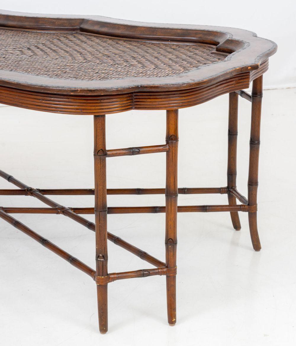 Doré Table basse en rotin et cuir Maitland Smith en vente