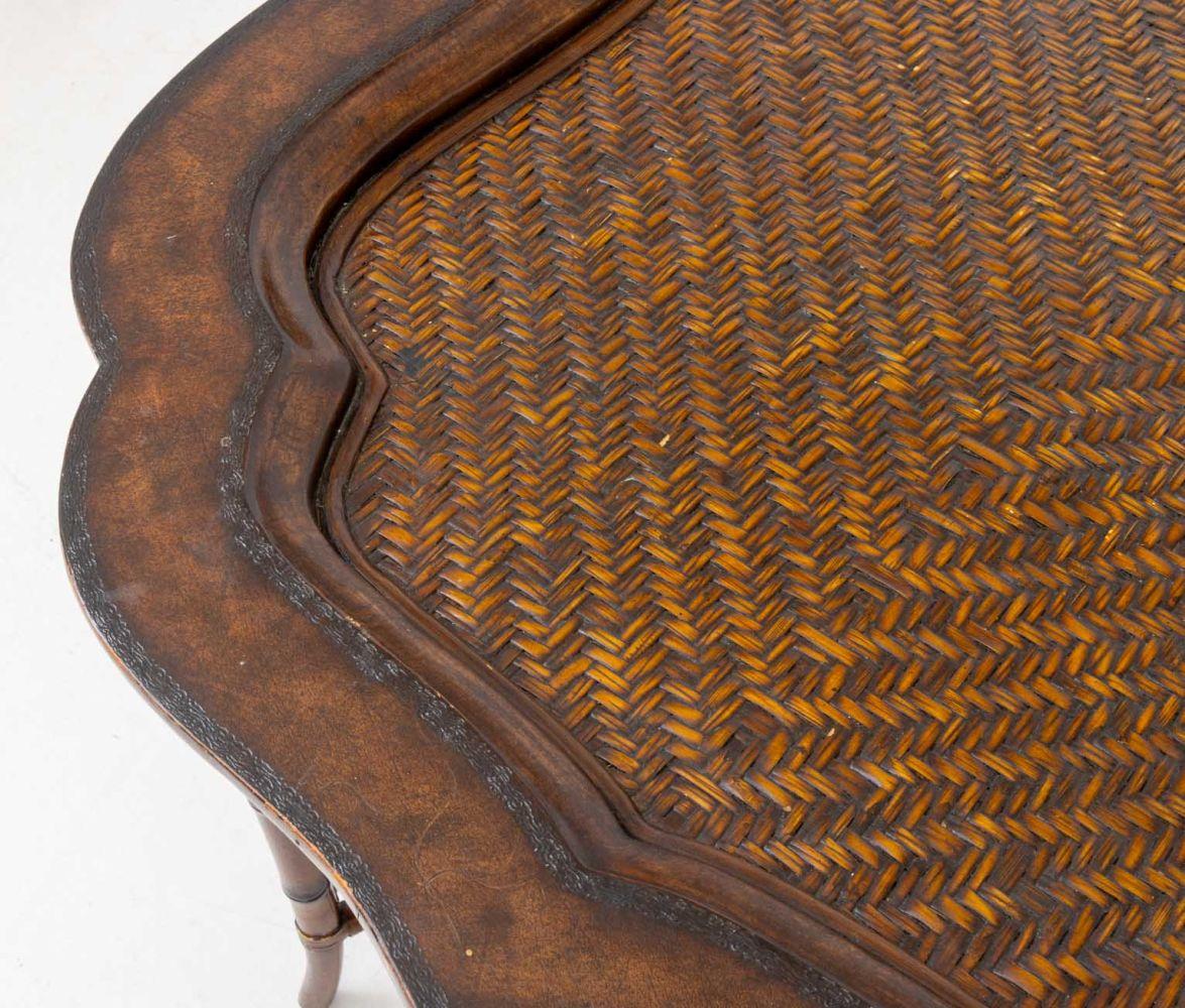 20ième siècle Table basse en rotin et cuir Maitland Smith en vente