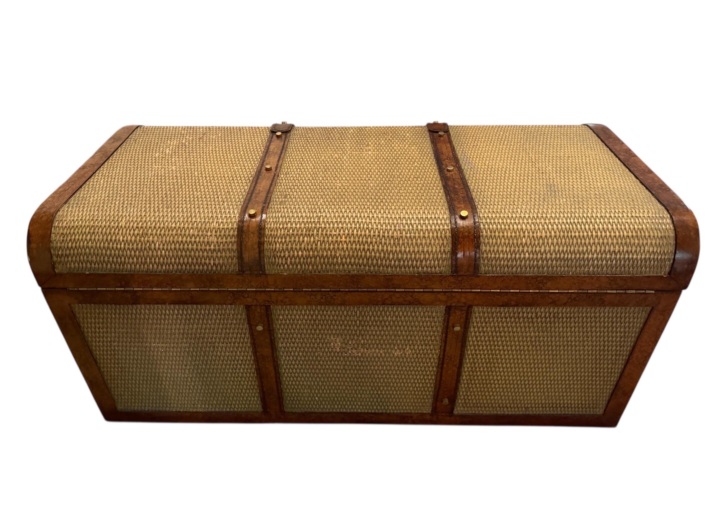 Baule in rattan e pelle di Maitland Smith con ferramenta in ottone, interni immacolati in vendita 7