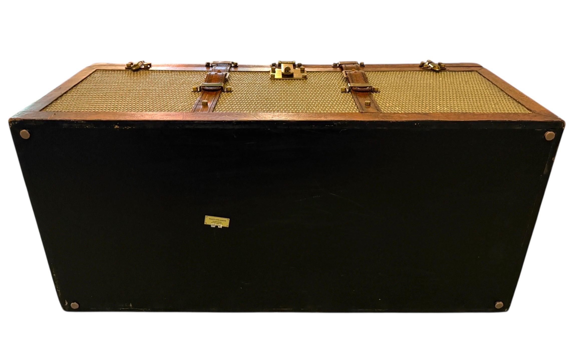Baule in rattan e pelle di Maitland Smith con ferramenta in ottone, interni immacolati in vendita 11