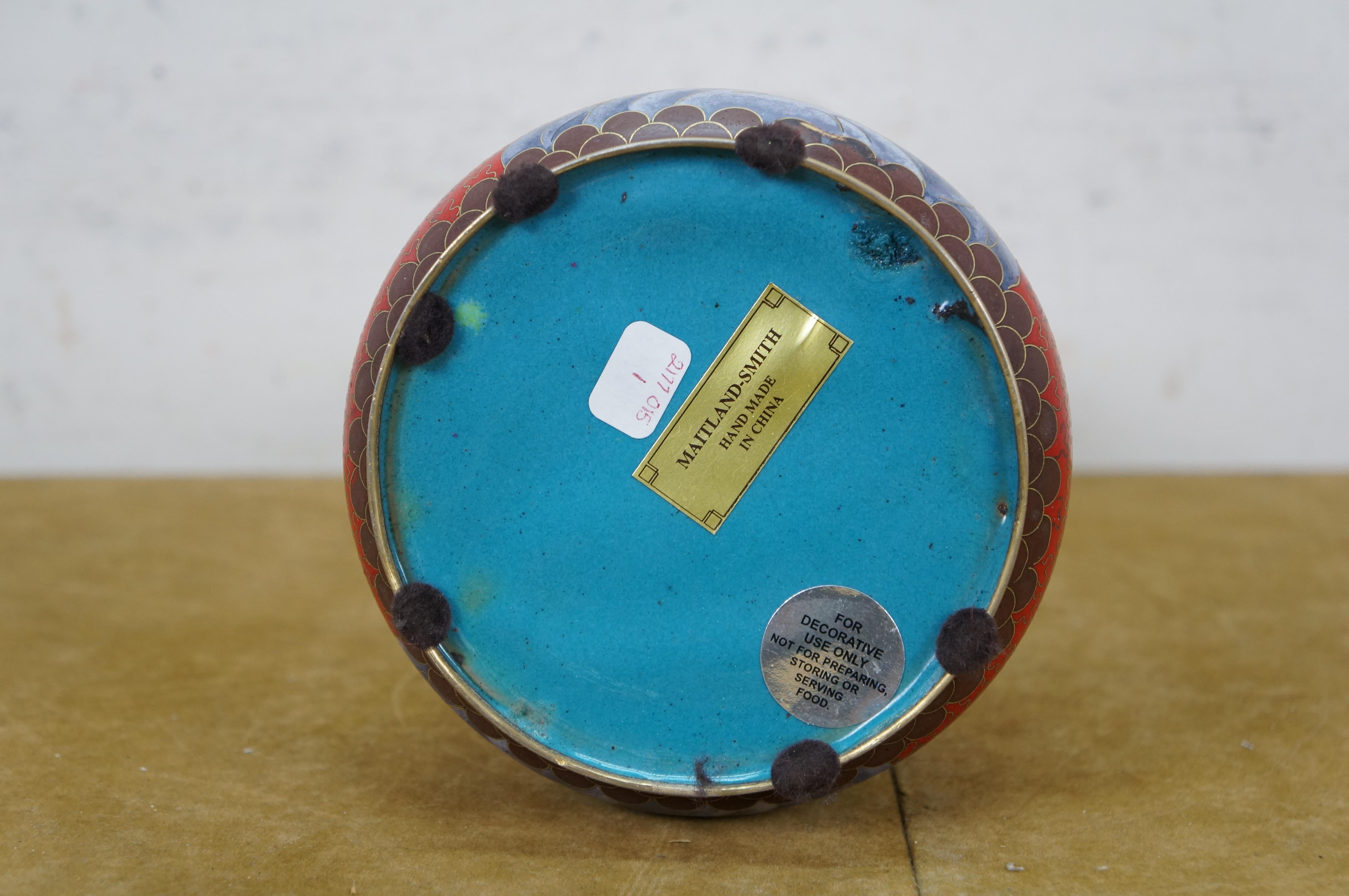 Metallo Maitland Smith Vaso da camino cinese in cloisonne rosso, 12
