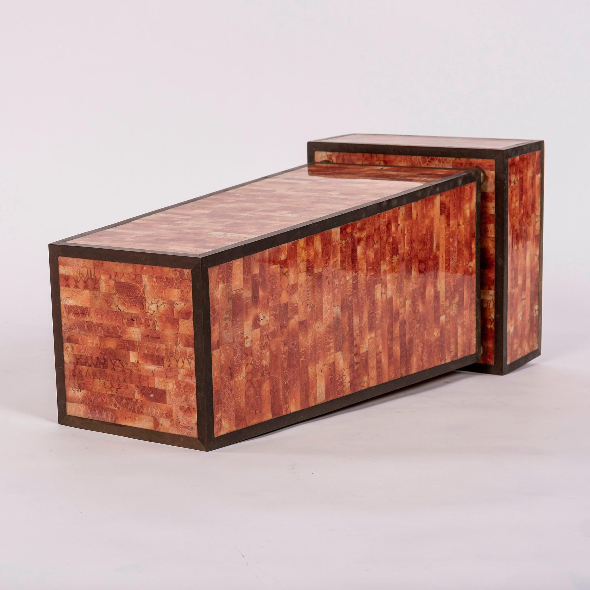 Maitland Smith Red Orange Tessellated Stone Pedestal (piédestal en pierre tessellée rouge et orange) en vente 4