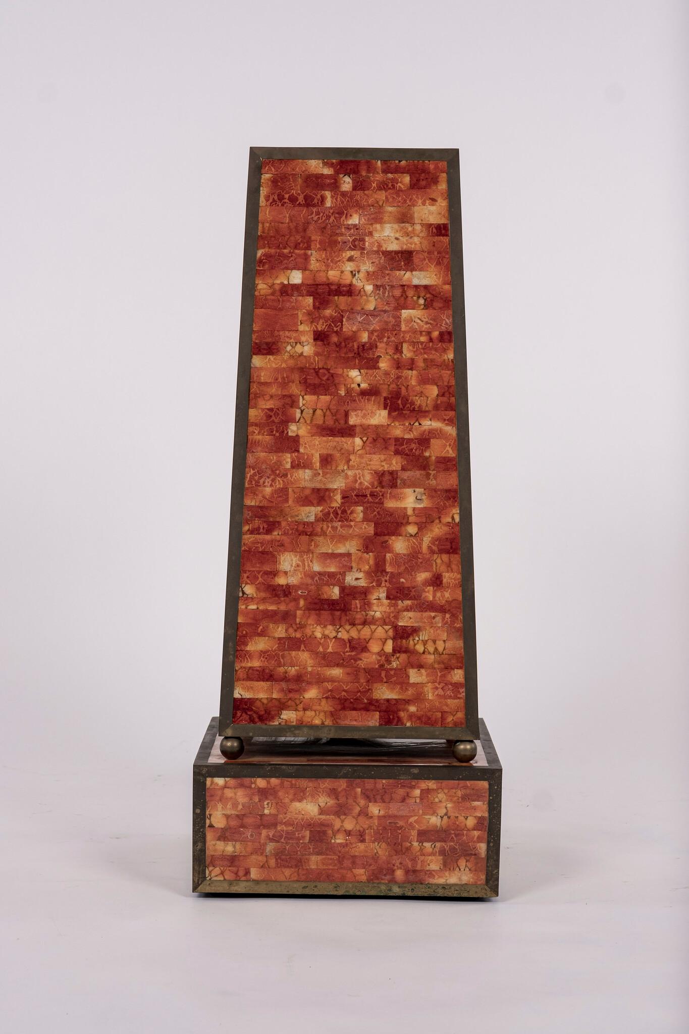 20ième siècle Maitland Smith Red Orange Tessellated Stone Pedestal (piédestal en pierre tessellée rouge et orange) en vente
