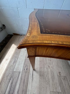 Table de jeu et de cartes Maitland-Smith de style Régence, en acajou marqueté, avec plateau en cuir